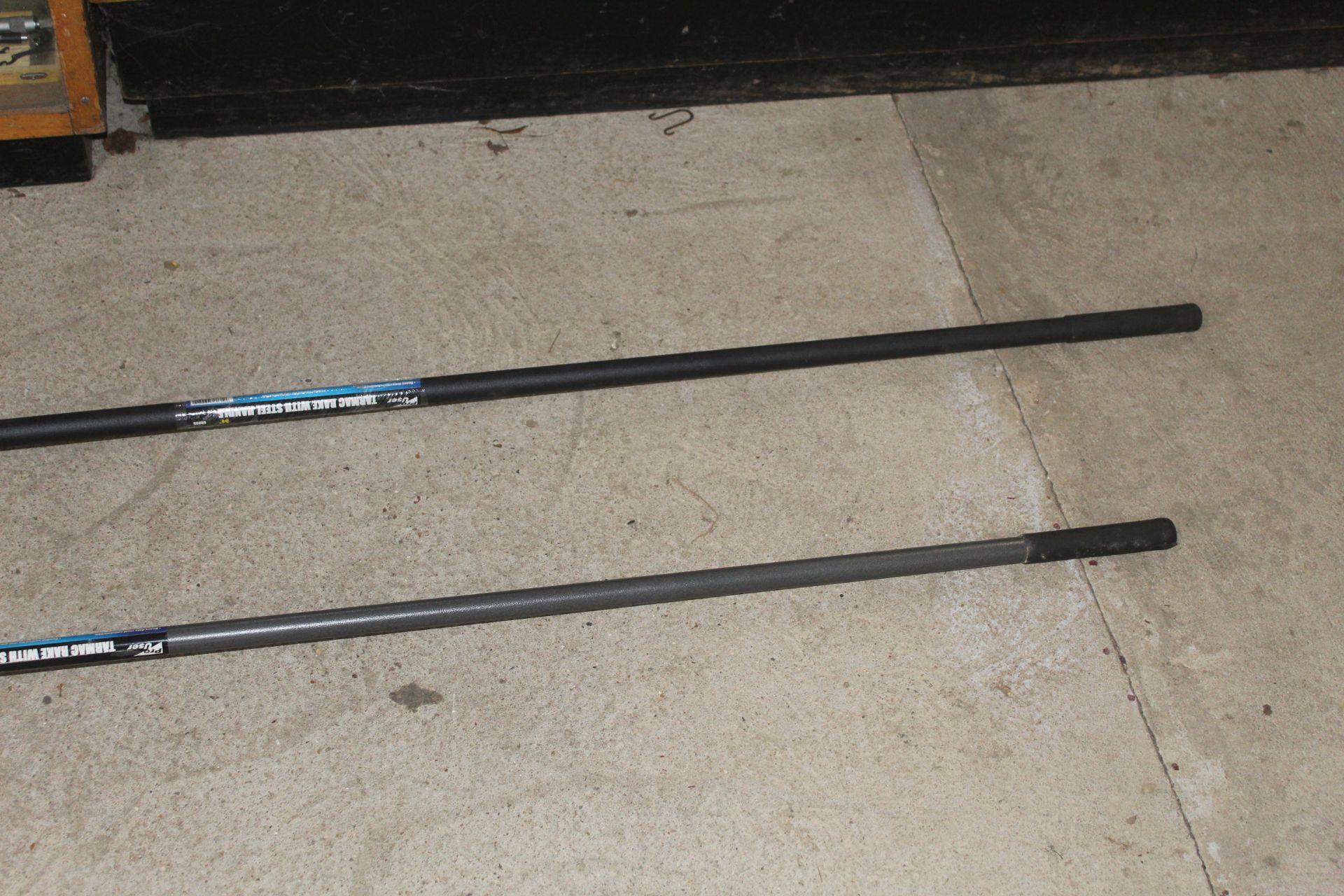 2x Heavy duty steel rakes. V - Image 3 of 5