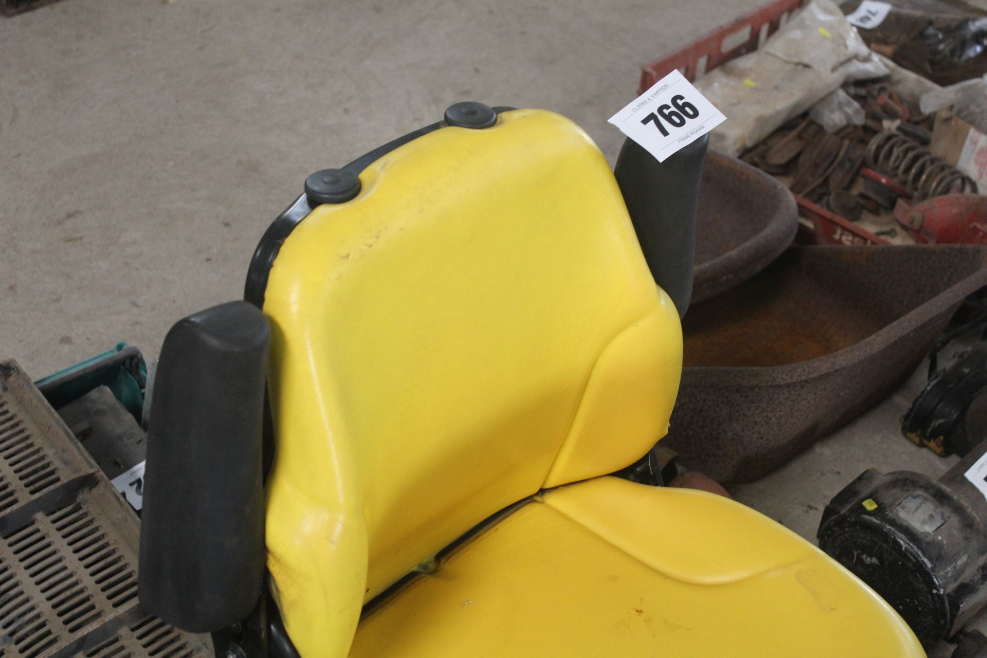 John Deere seat. V - Image 4 of 6