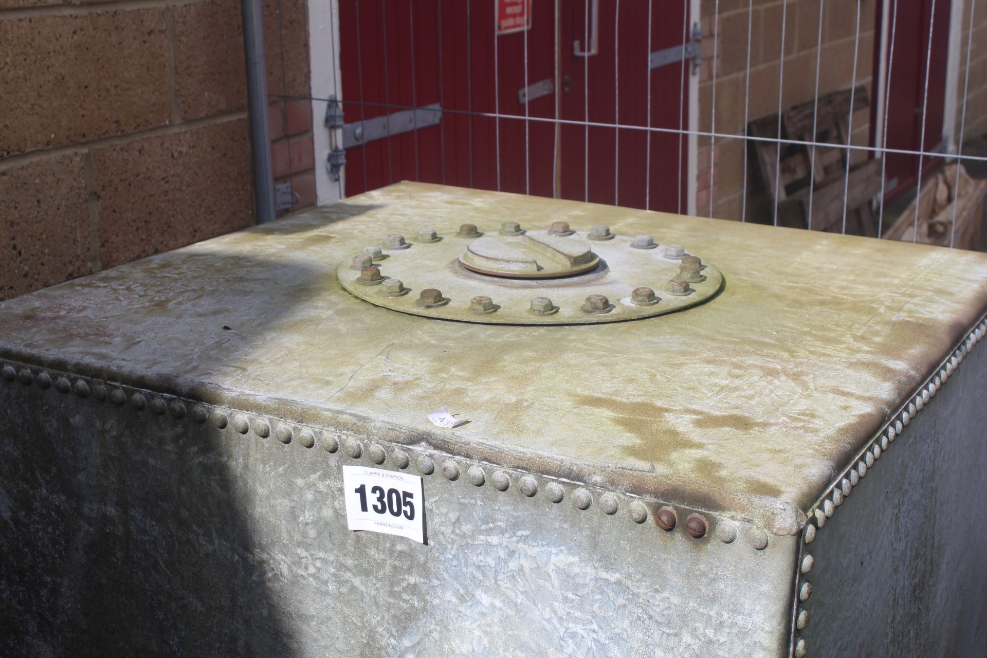 Large galvanised riveted tank. With tap and screw - Image 2 of 4