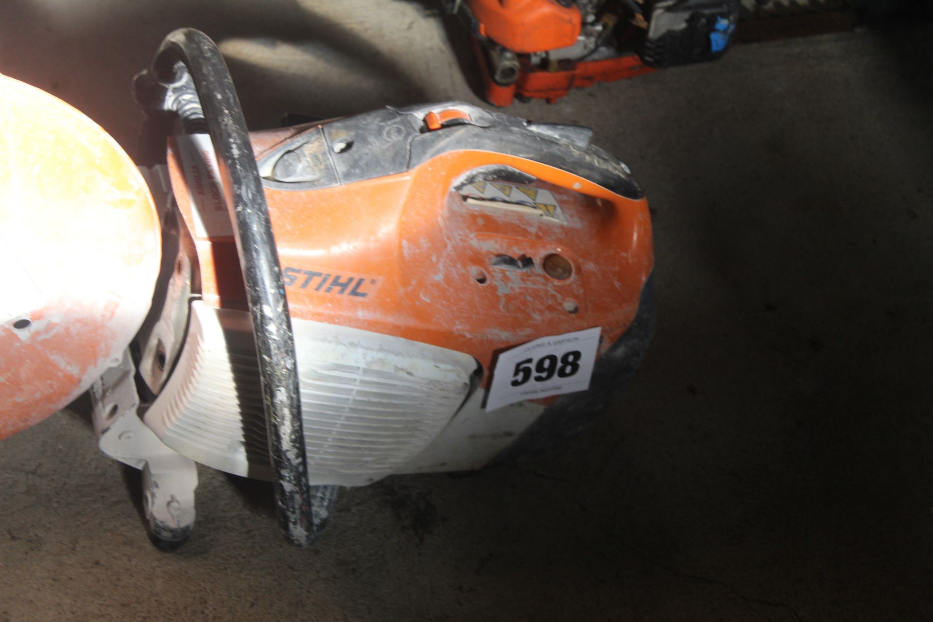 Stihl petrol disc cutter. TS 420 For sale on behalf of the Liquidators. V - Image 2 of 4