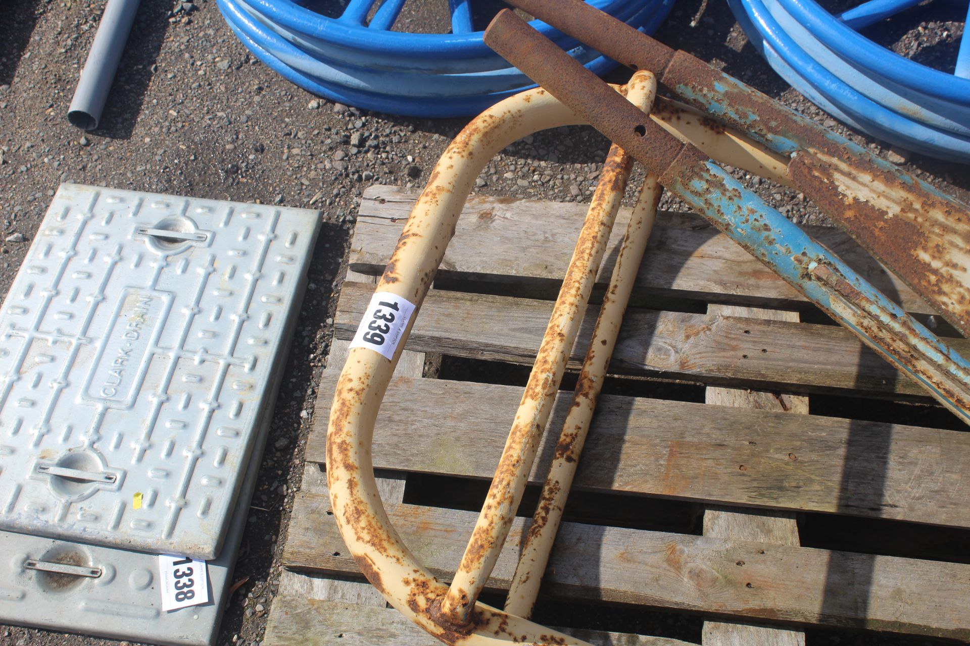 Roll bar for Fordson Super Major. - Image 2 of 5