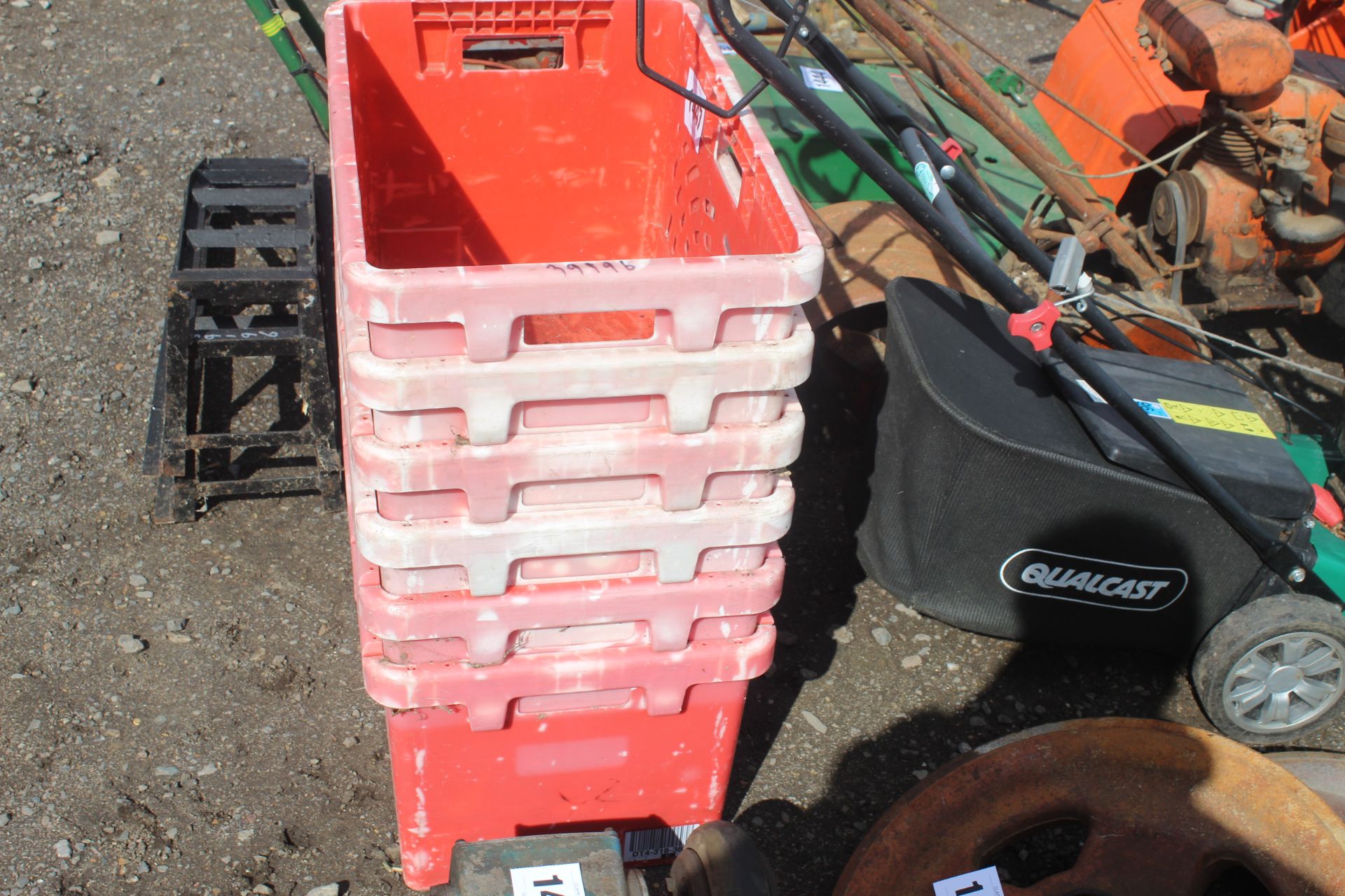 Various stacking crates. - Image 3 of 3