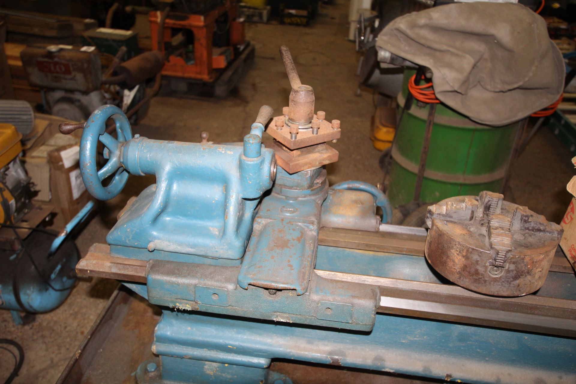 Southlands metal working lathe. With 2.5ft bed and some tooling. - Image 13 of 15