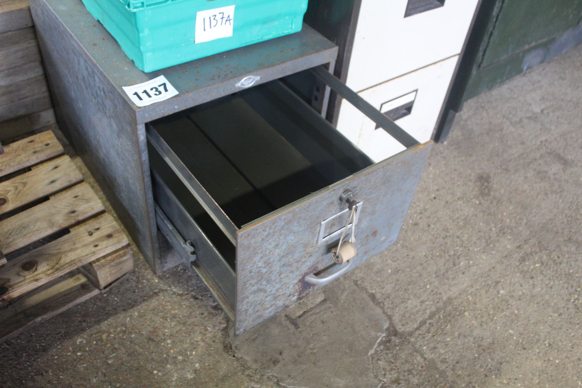 Single drawer filing cabinet. With key. V - Bild 2 aus 2