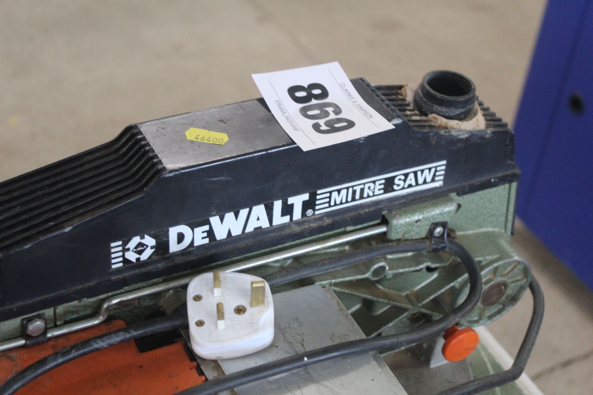 Dewalt 240v mitre saw. - Bild 3 aus 4