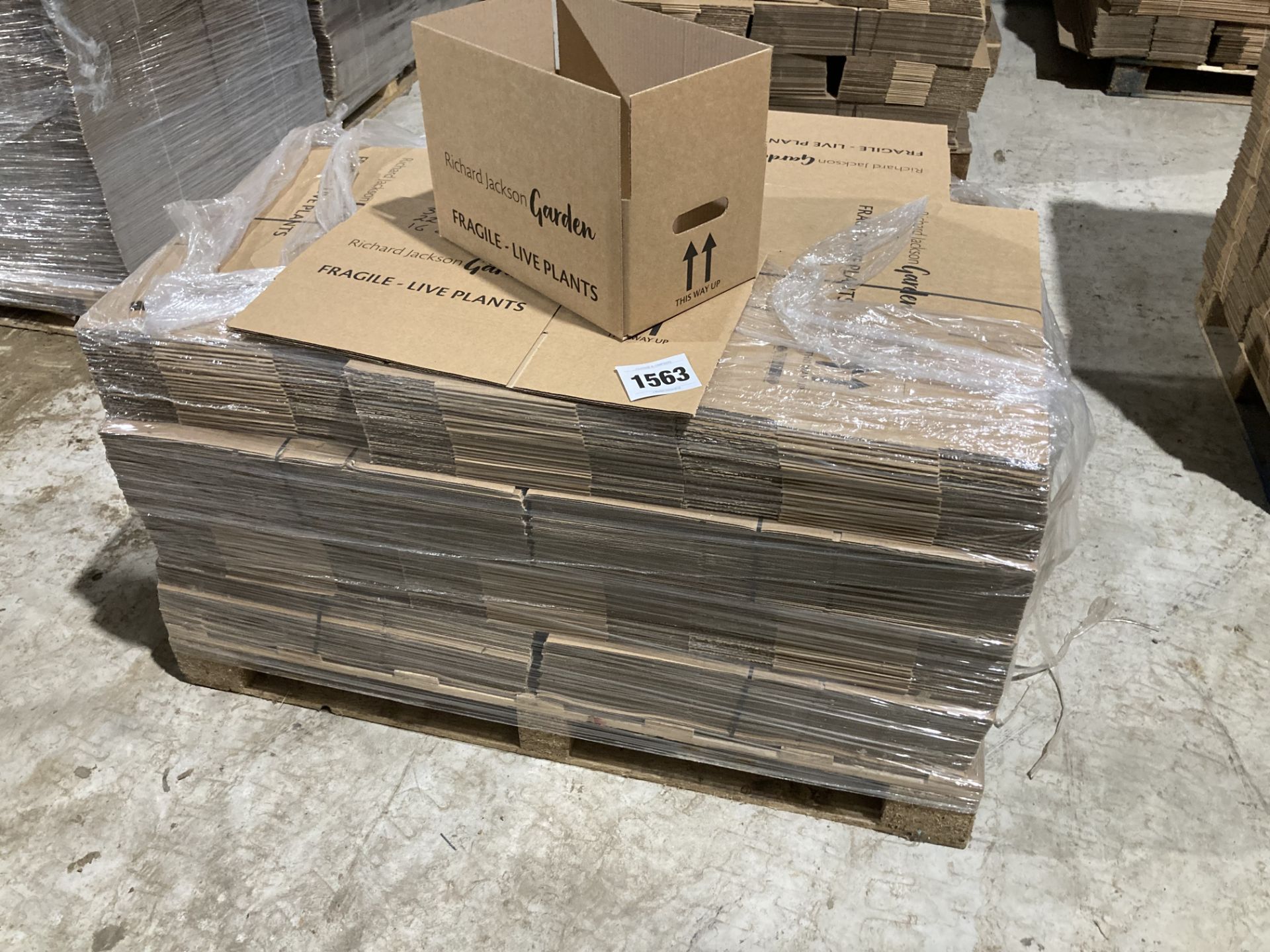 Part pallet of approx 37x22x16 single wall cardboa