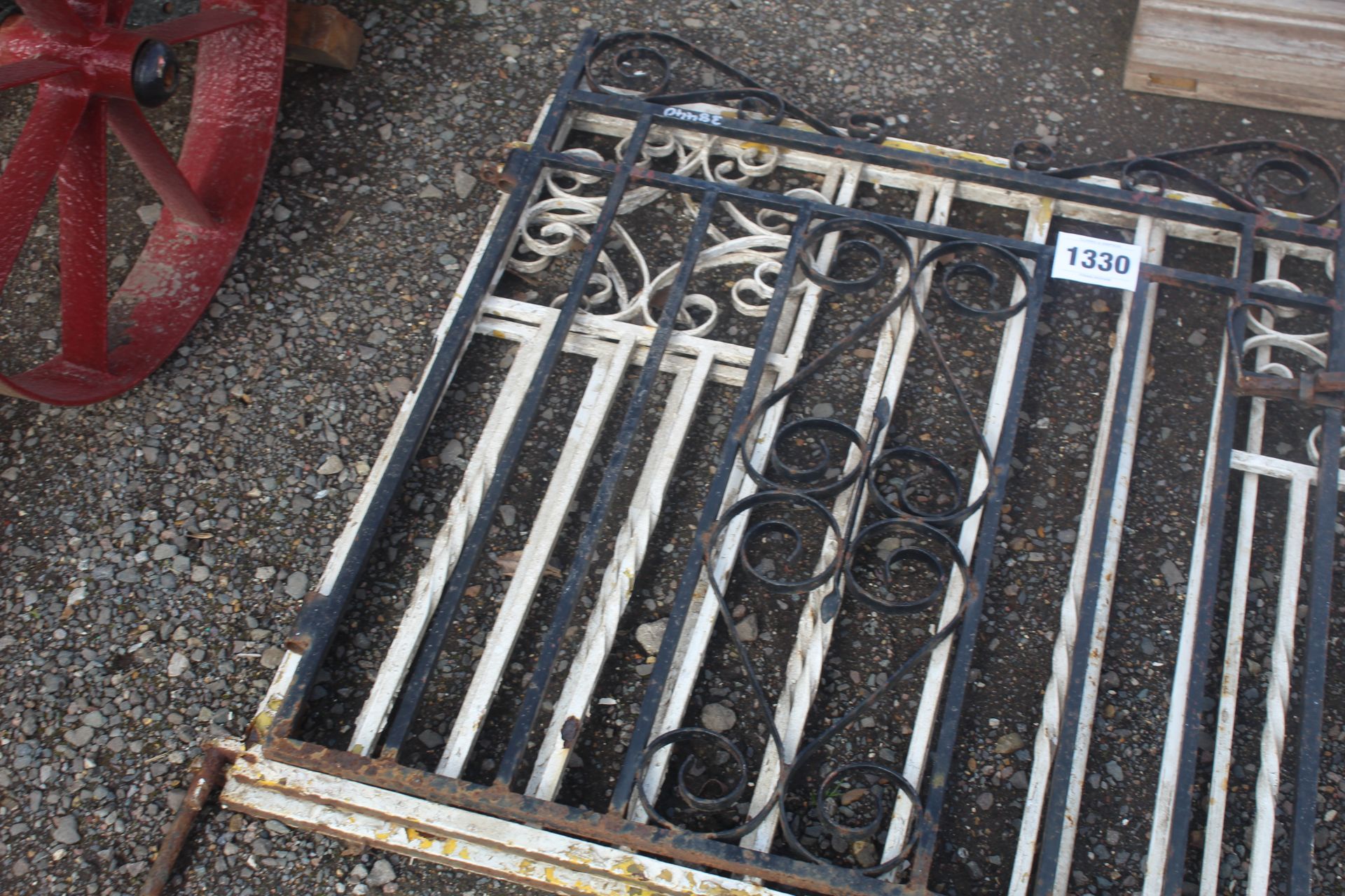 Various garden gates. - Bild 2 aus 3