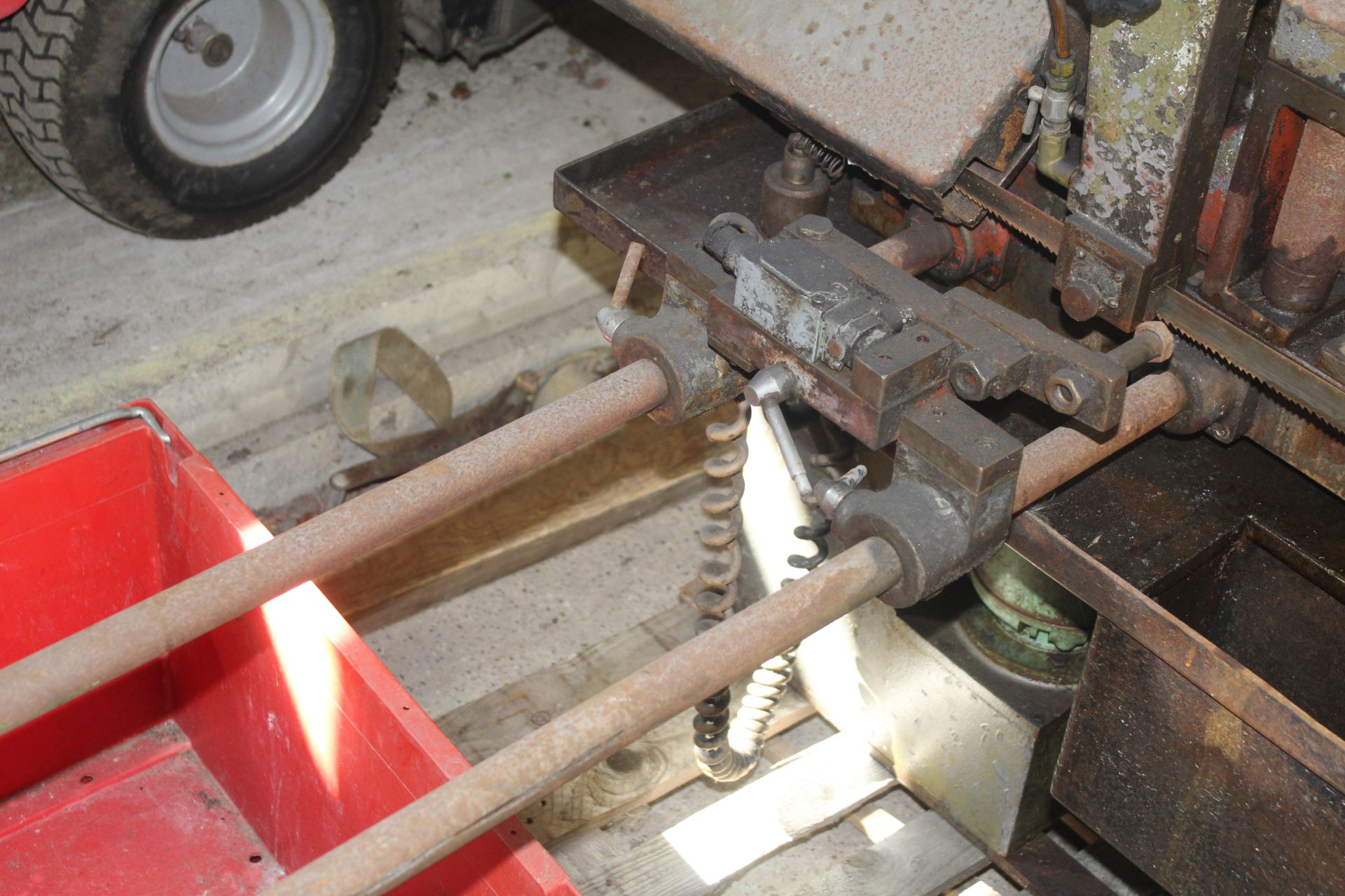 Quilters and Smith B10A Sawmaster large band saw. - Image 4 of 10