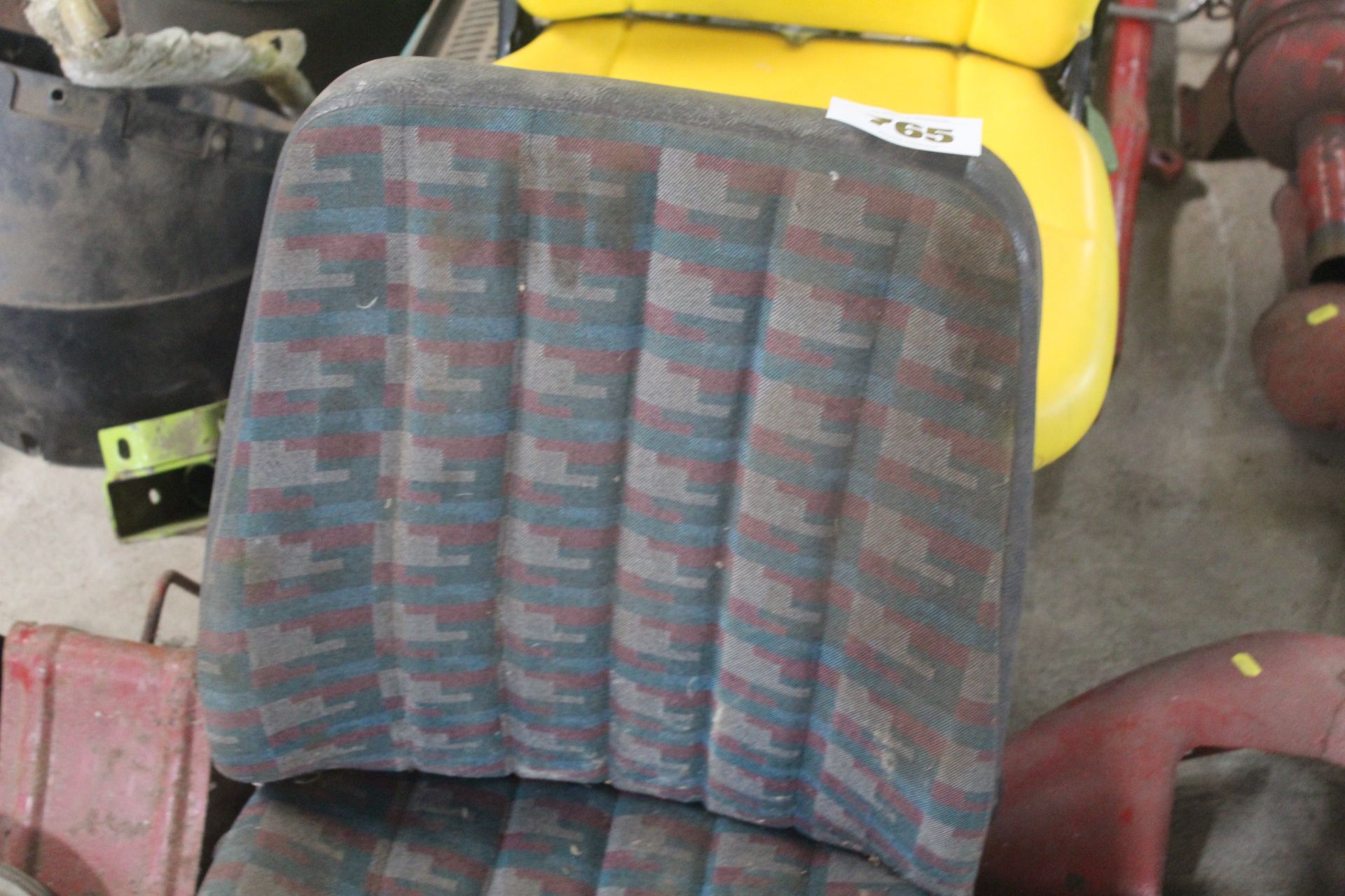 Tractor seat. - Image 2 of 4
