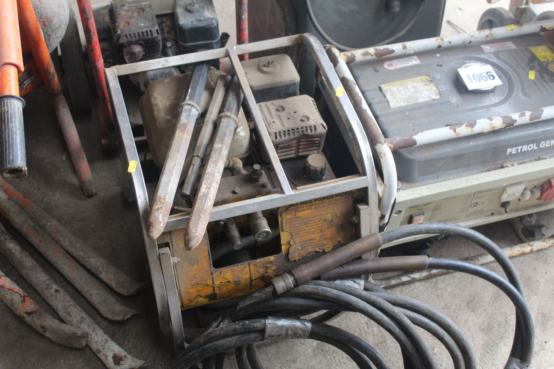 Benford hydraulic power pack, with hoses, breaker - Image 4 of 6