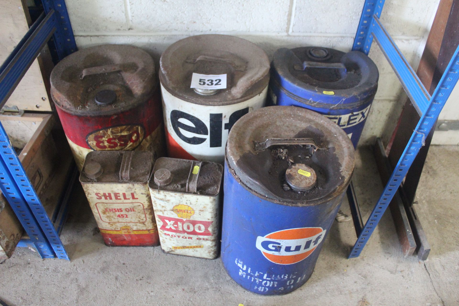 Various vintage oil cans. Some with contents. V