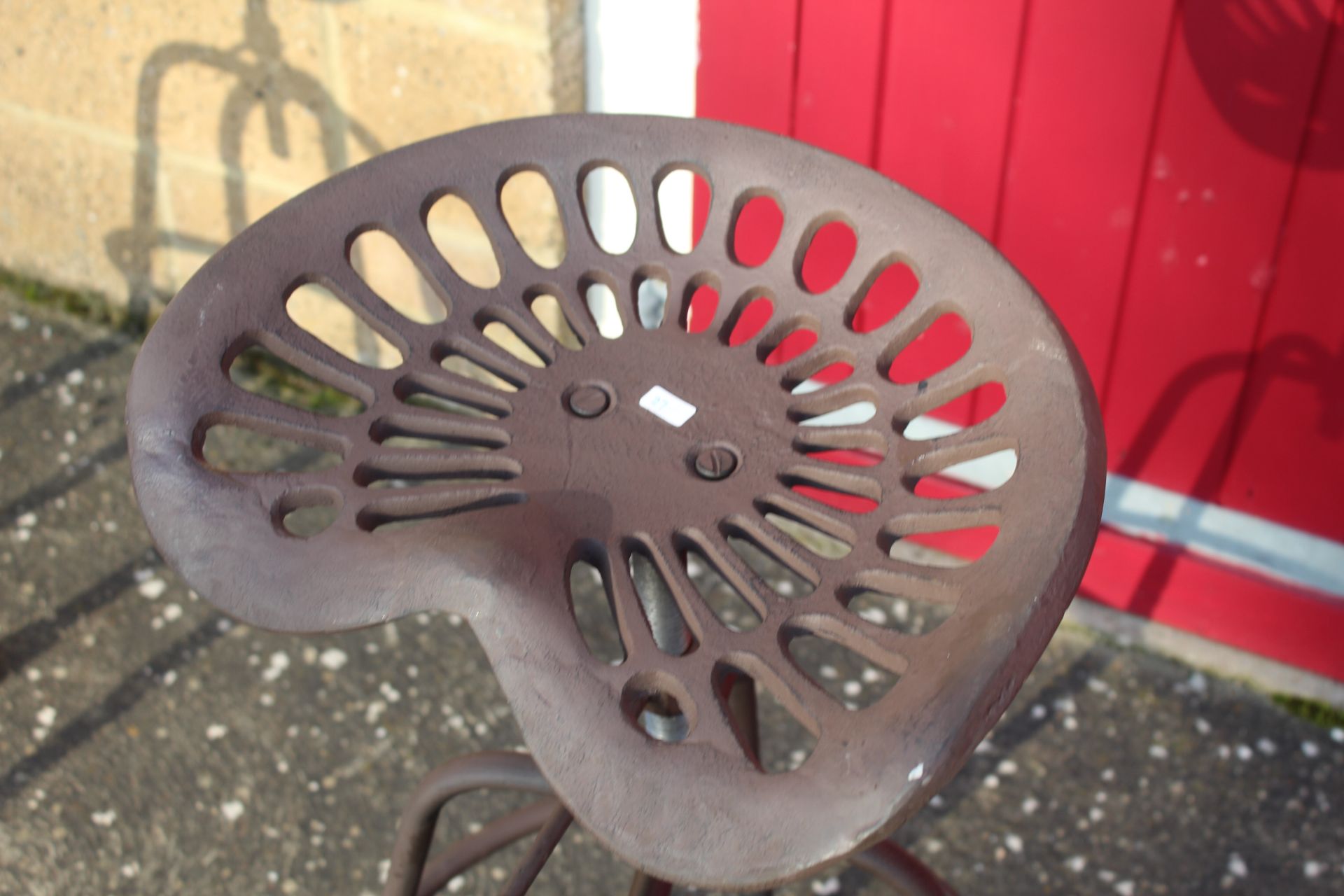 Tractor seat stool. V - Image 2 of 2