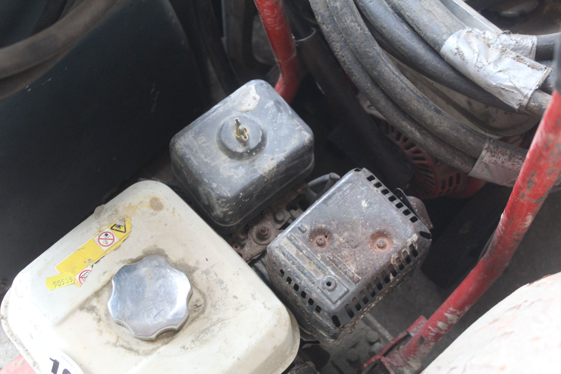 Honda powered wacker plate. V - Image 5 of 5