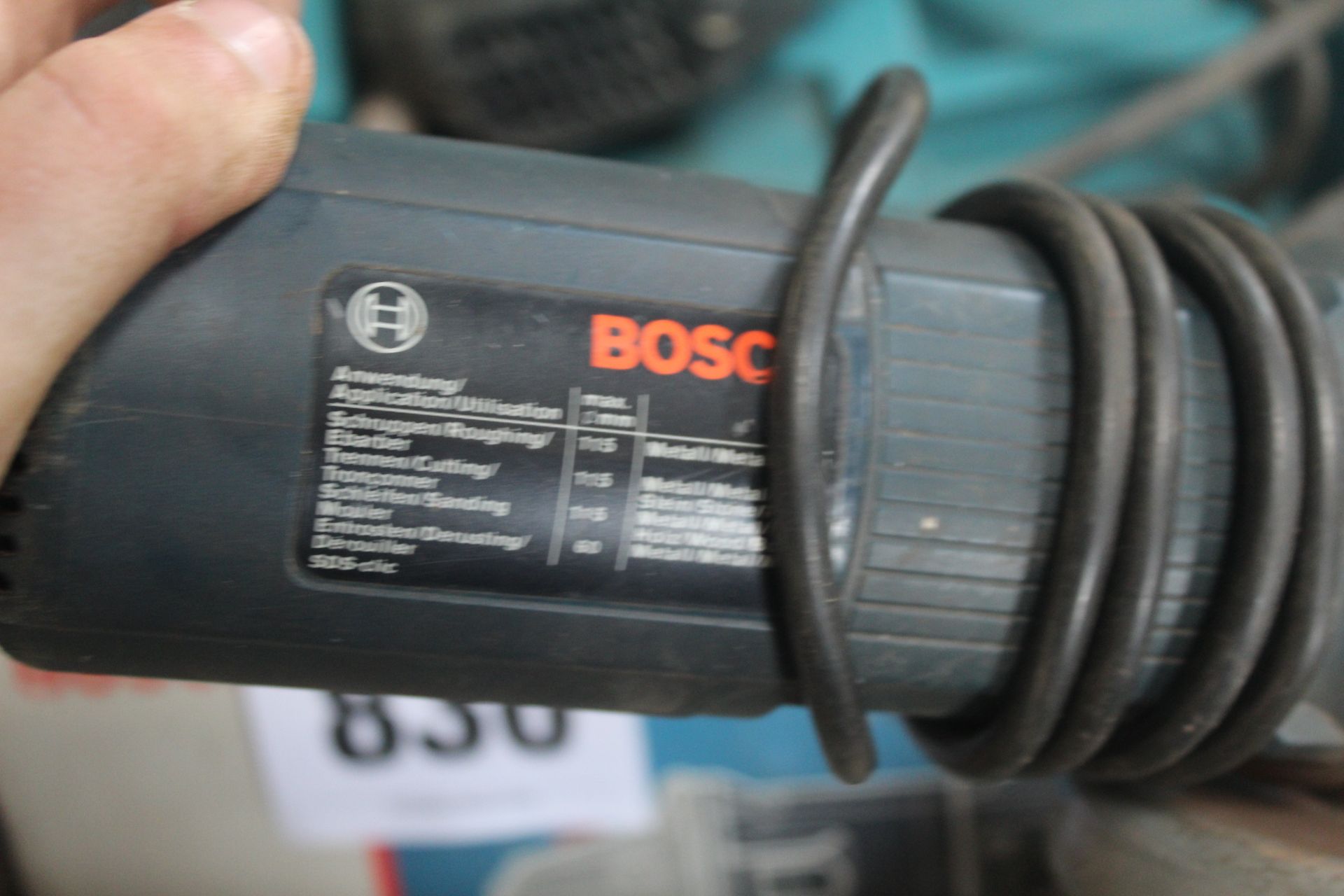 Bosch 4.5in angle grinder. - Bild 3 aus 3