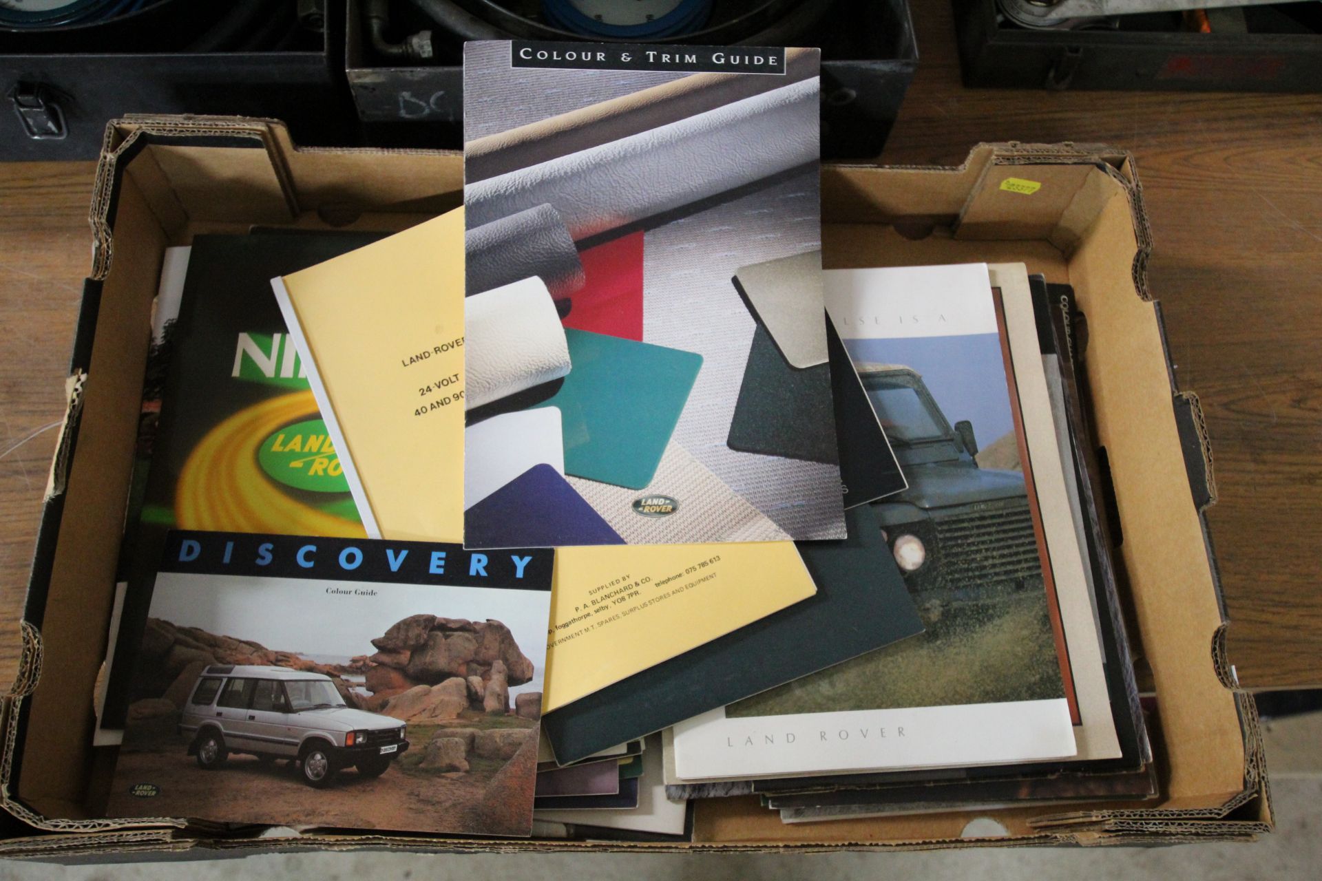 Qty of Landrover Brochures.