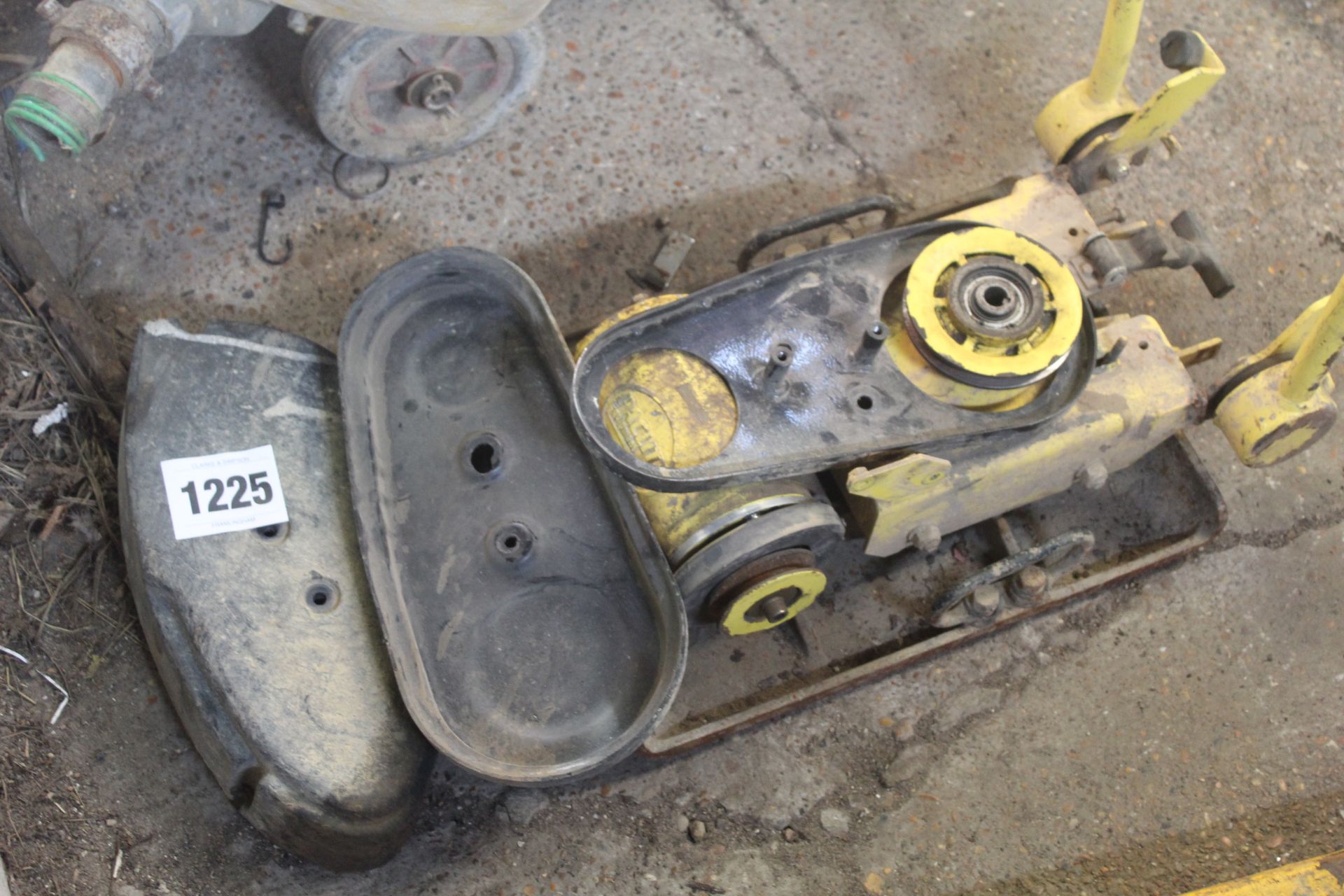 Wacker plate for spares or repair. V - Image 2 of 4