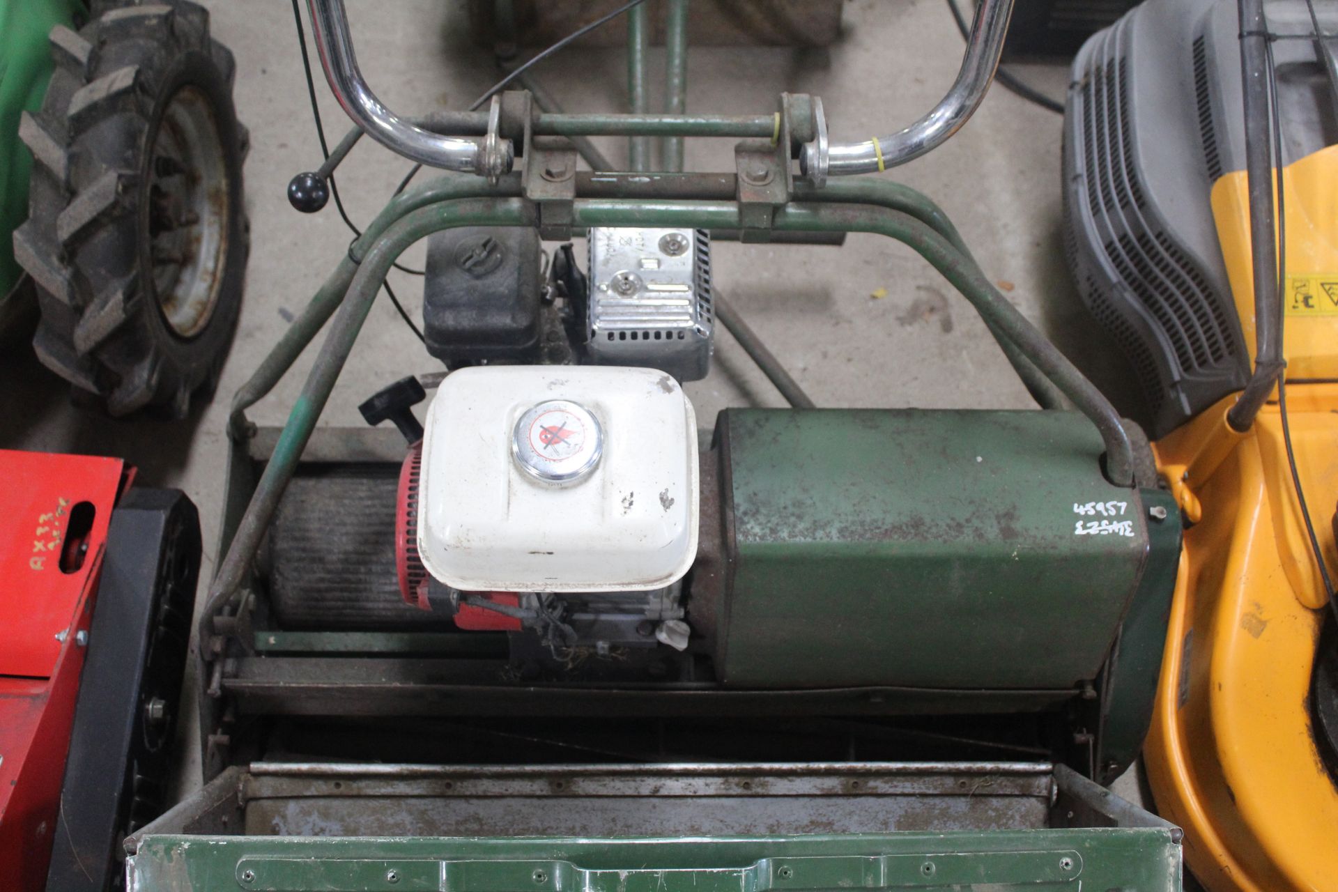 Atco B30 Royal lawn mower. With roller seat and grass box. From local deceased estate. - Image 3 of 11