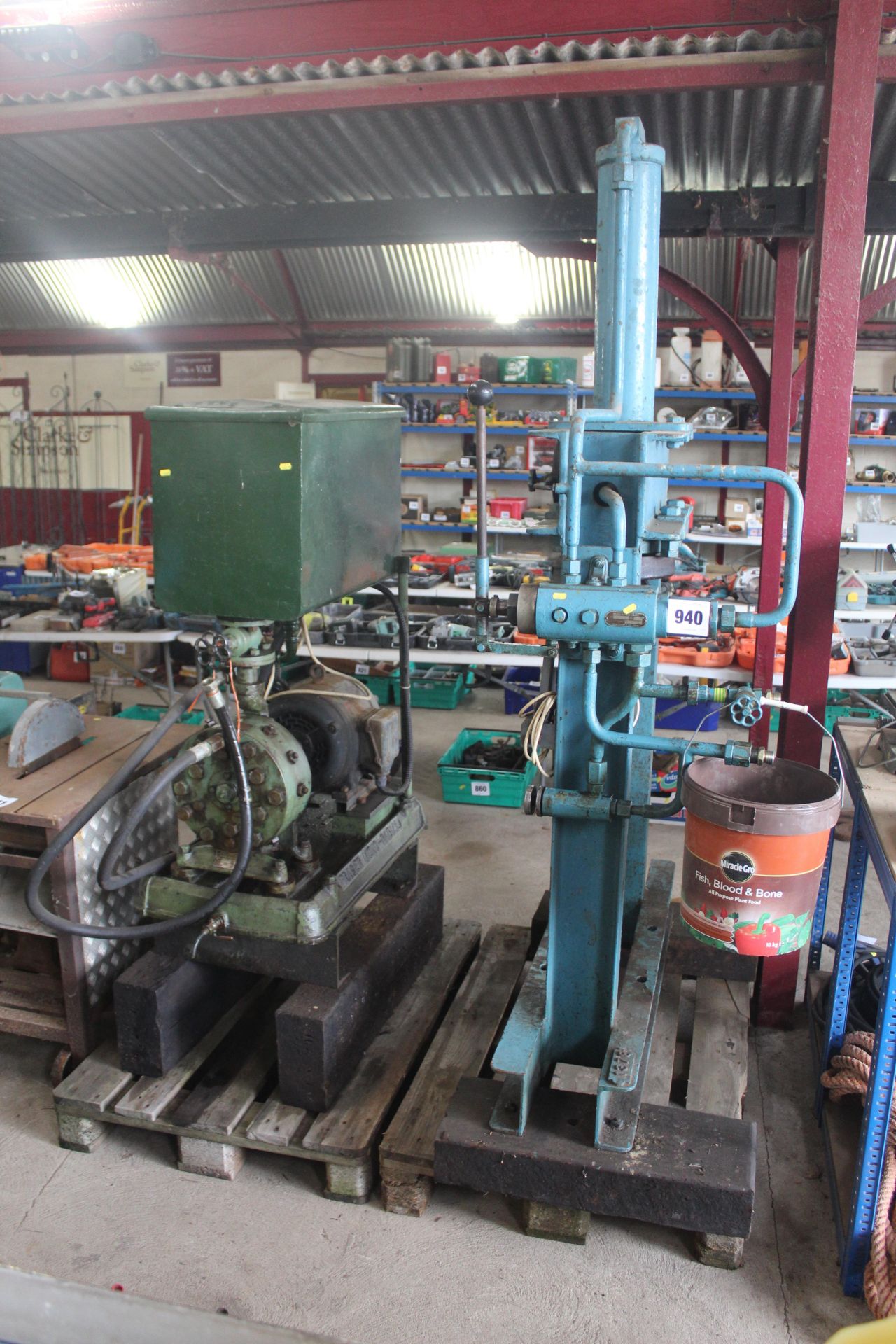 SkyHi P1501 15T hydraulic press. Powered by Fraser