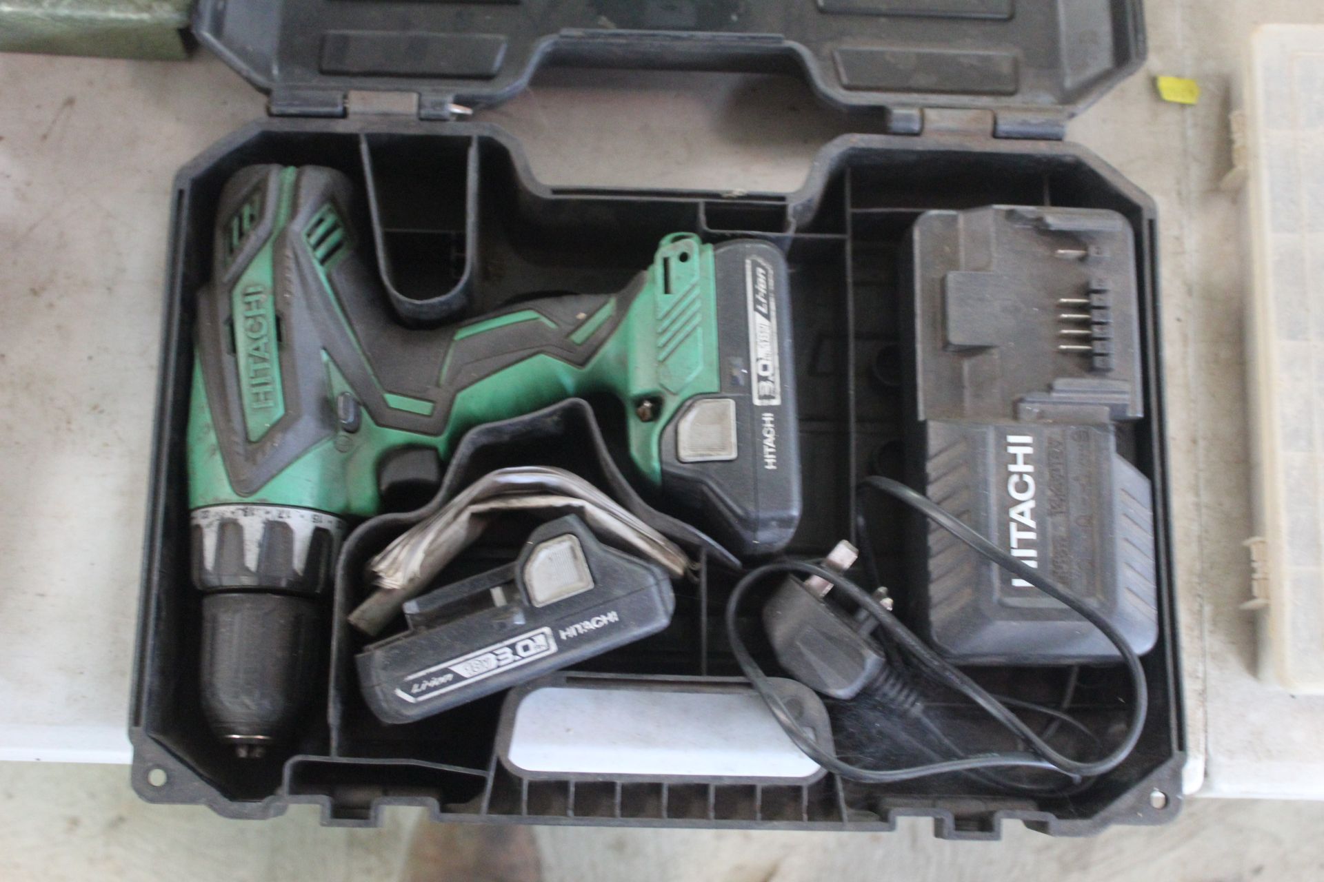 Hitachi 18v cordless drill, 2x batteries and charg