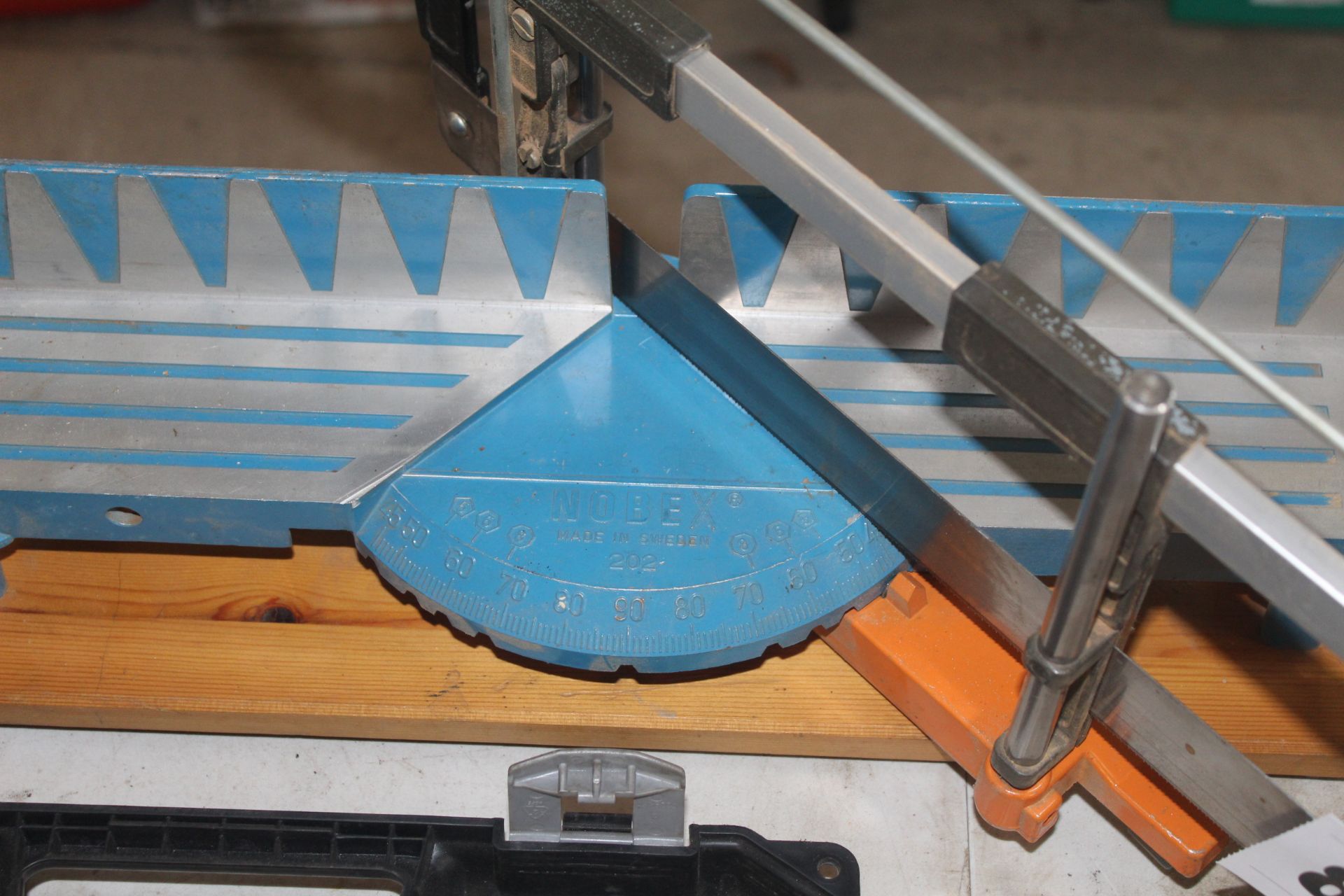 Mitre saw. With spare blades. - Image 4 of 4