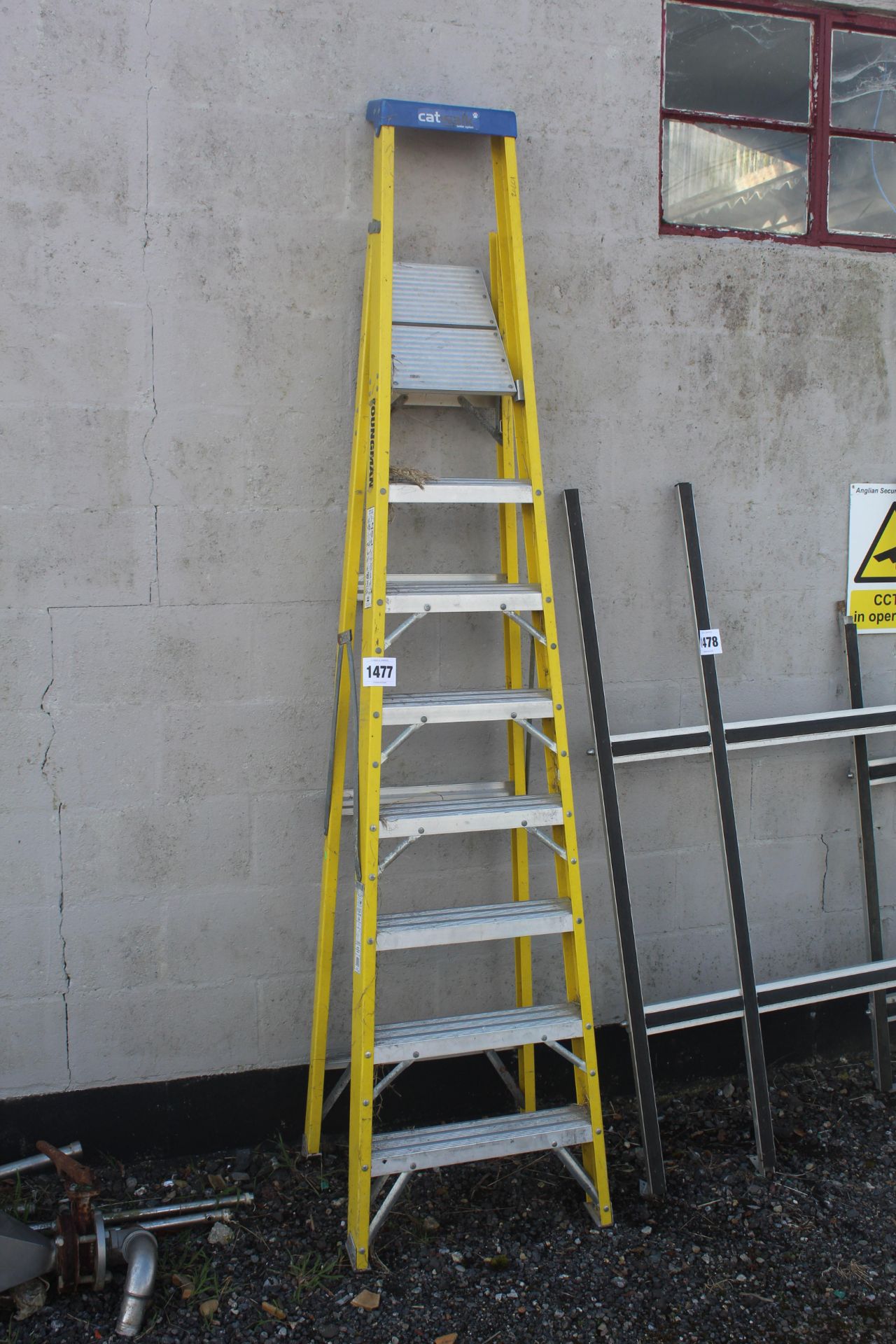 Youngman fibreglass step ladder. V