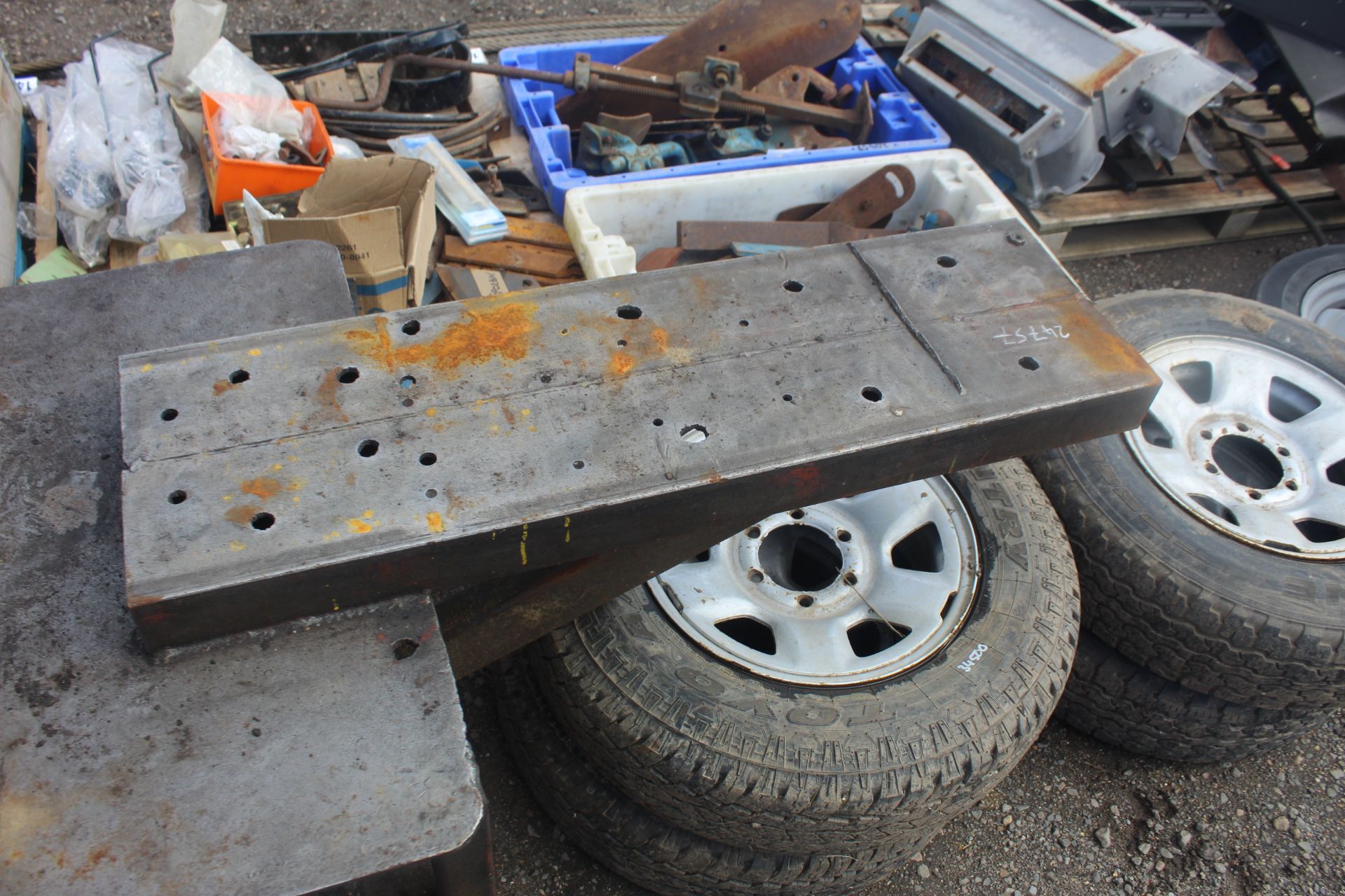 Heavy duty metal bench. - Image 4 of 4