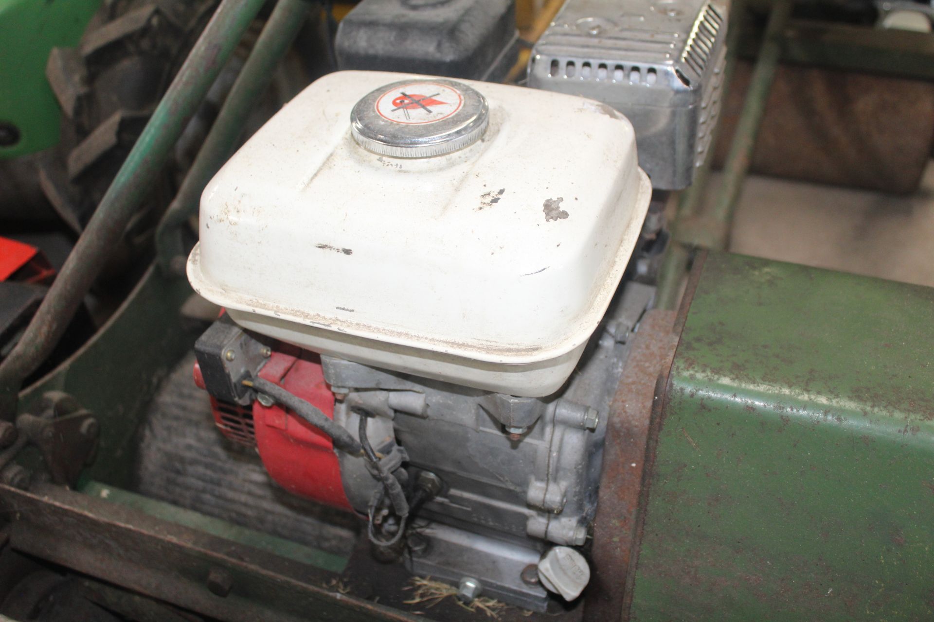 Atco B30 Royal lawn mower. With roller seat and grass box. From local deceased estate. - Image 4 of 11