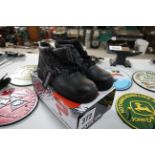 Warrior Size 9 Black Safety Boots. V