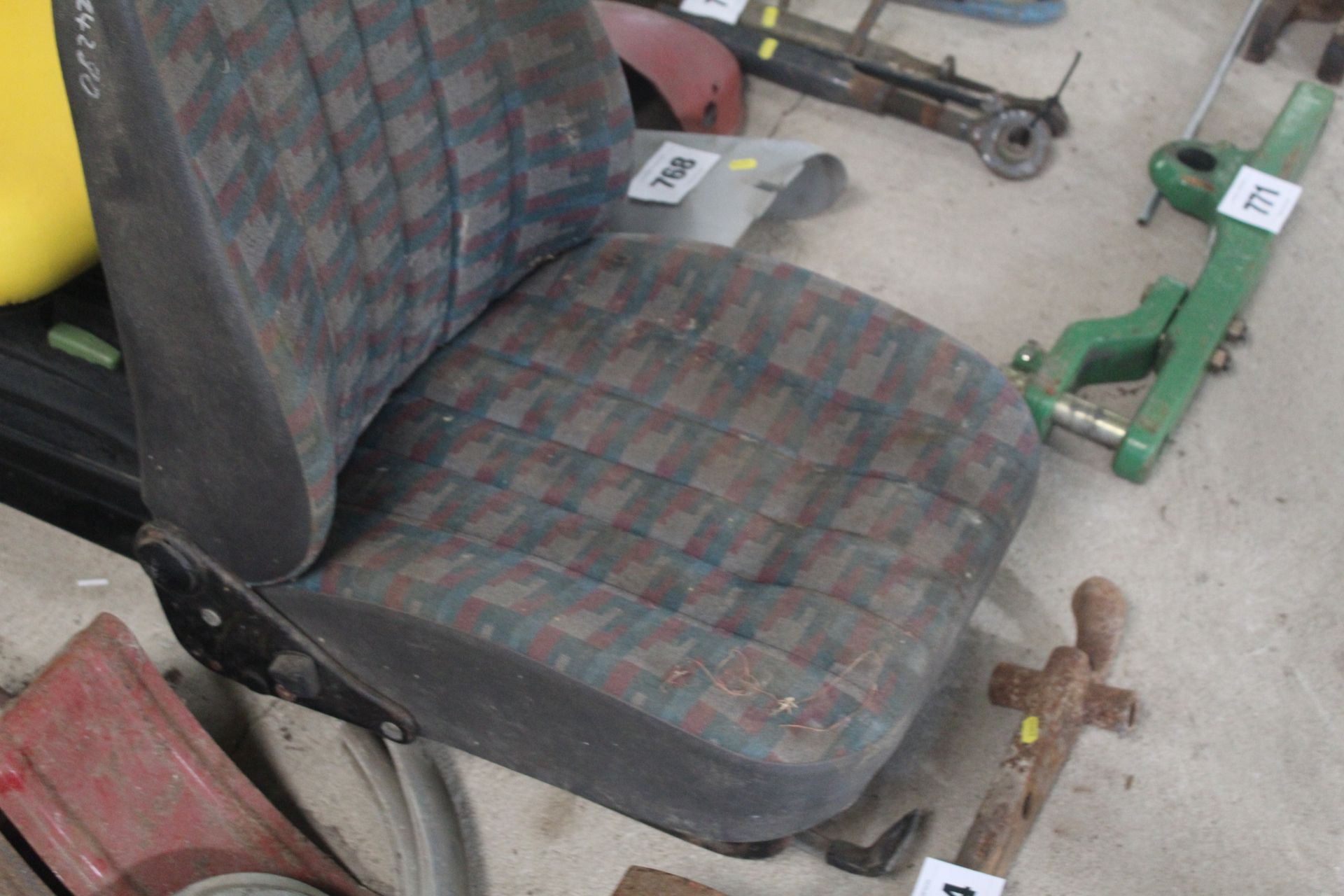 Tractor seat. - Image 4 of 4