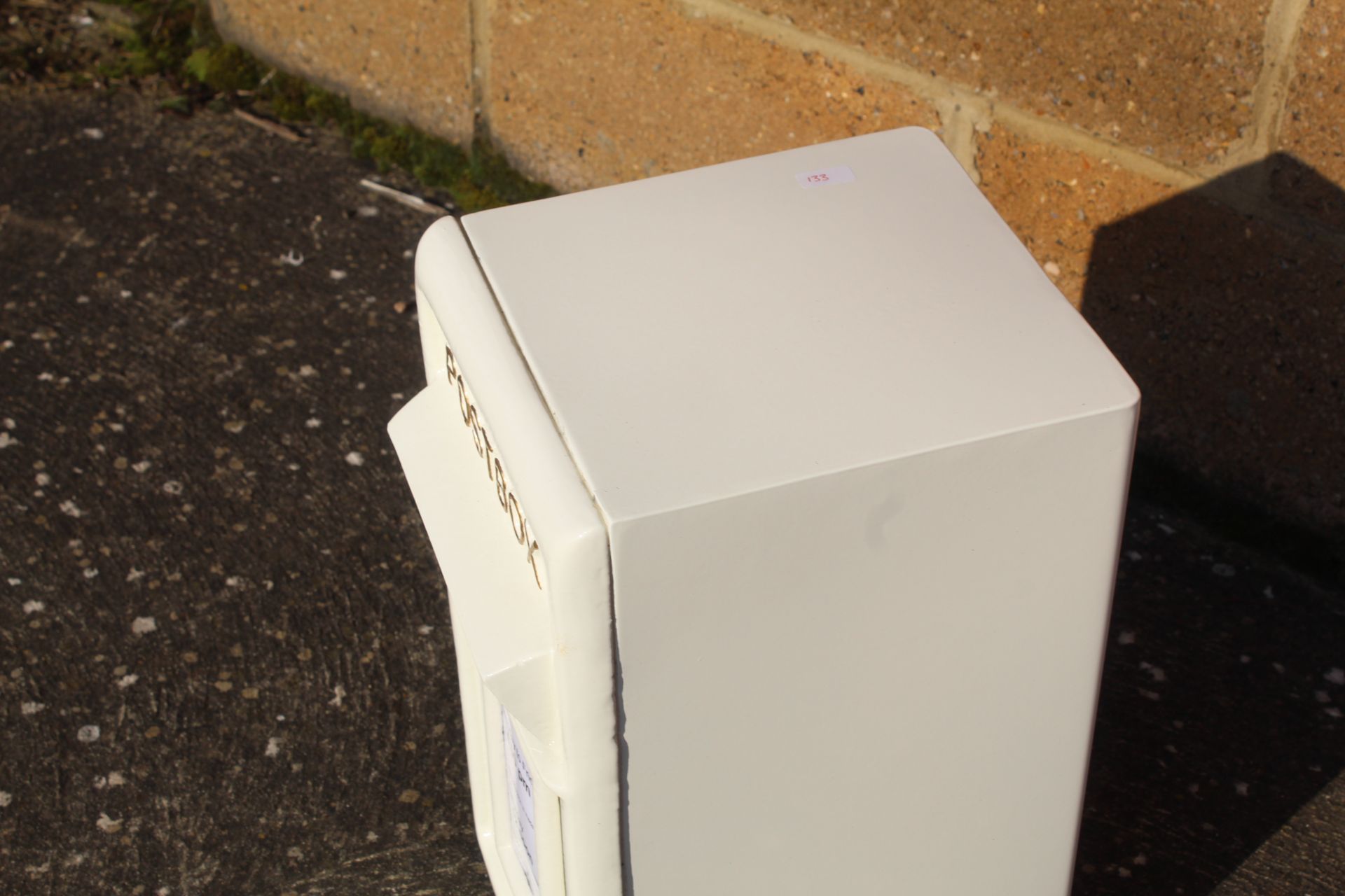 White postbox (270mm deep). V - Image 4 of 5