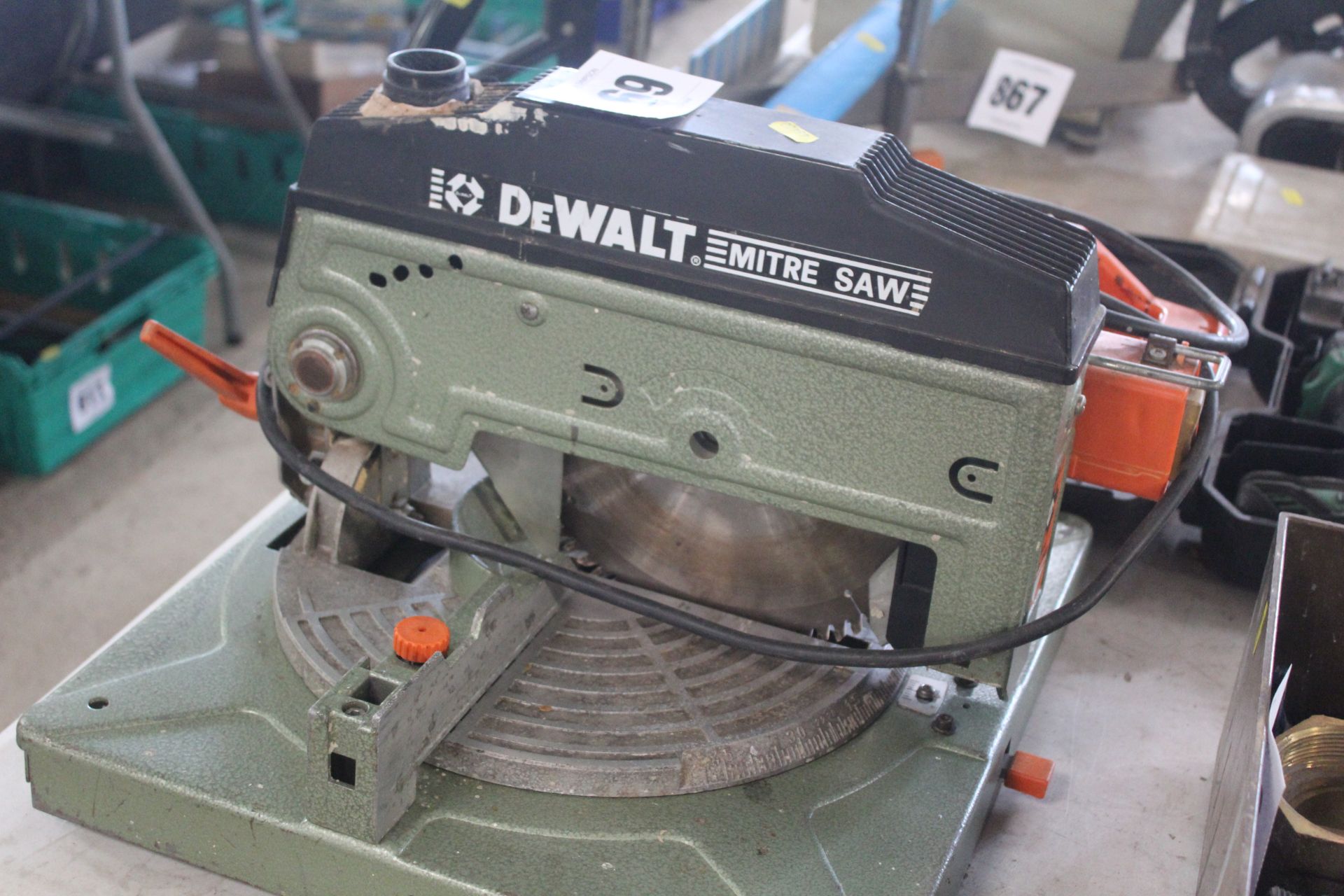 Dewalt 240v mitre saw. - Bild 4 aus 4