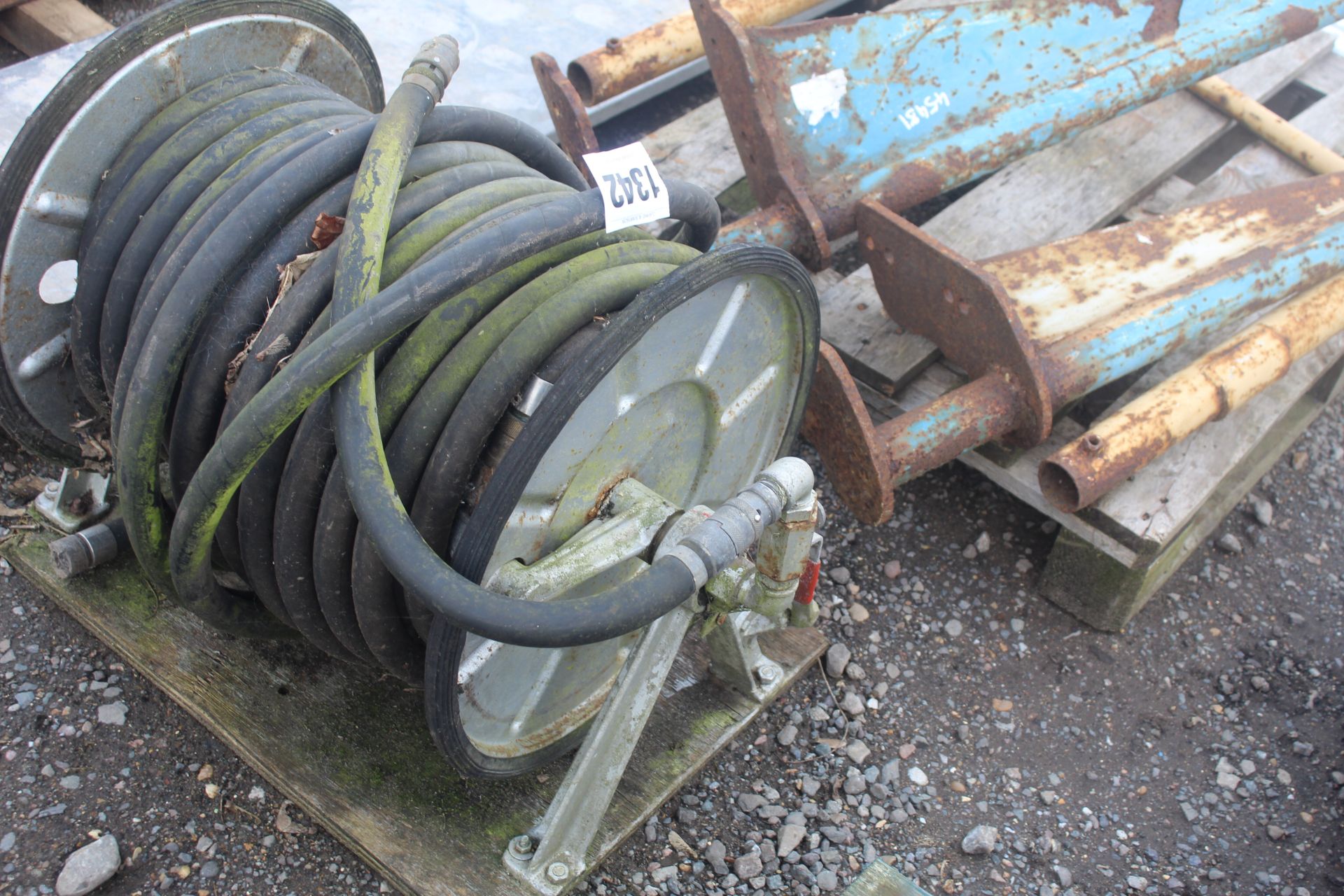 Large hose on reel. - Image 3 of 3