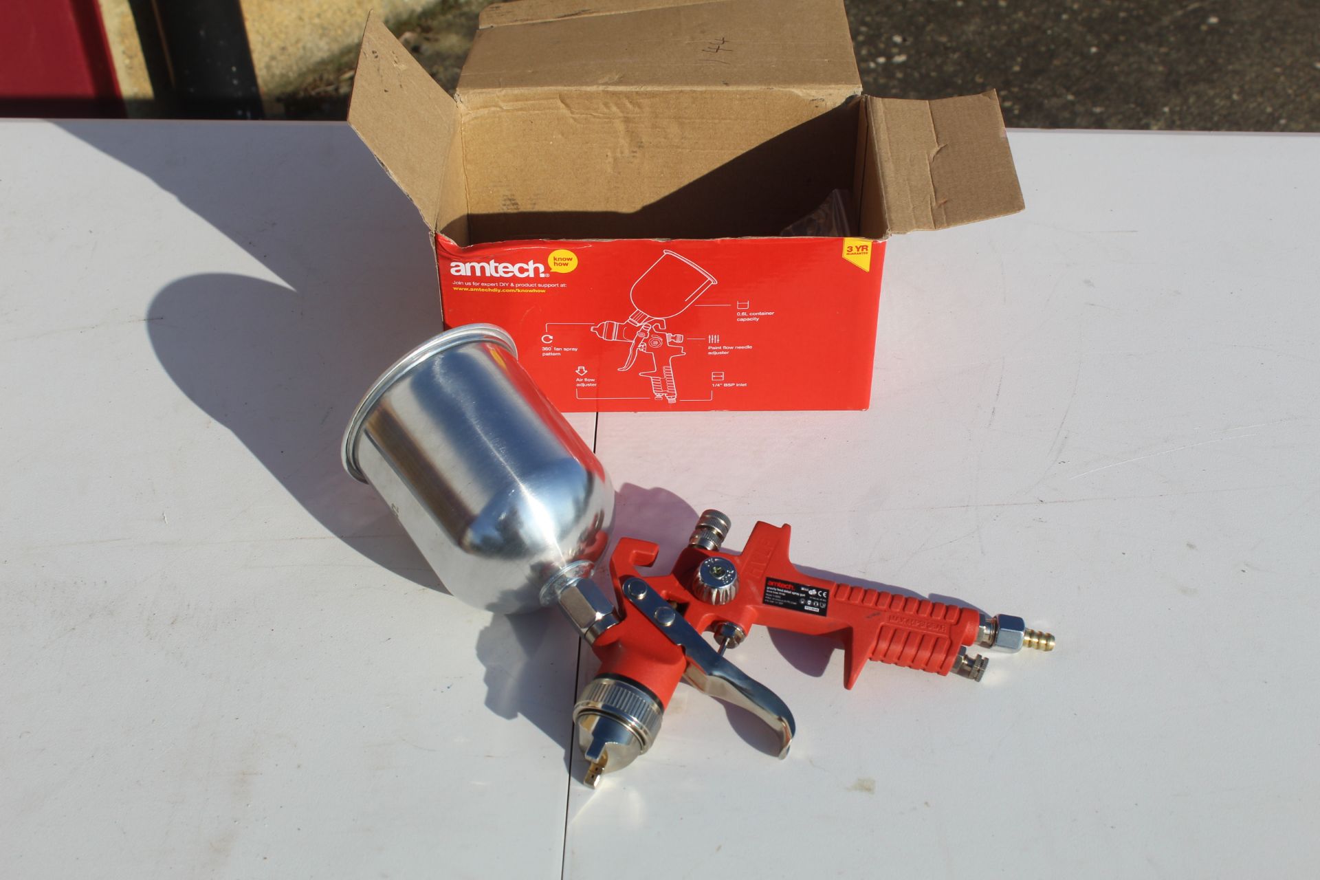 Air spray gun. V