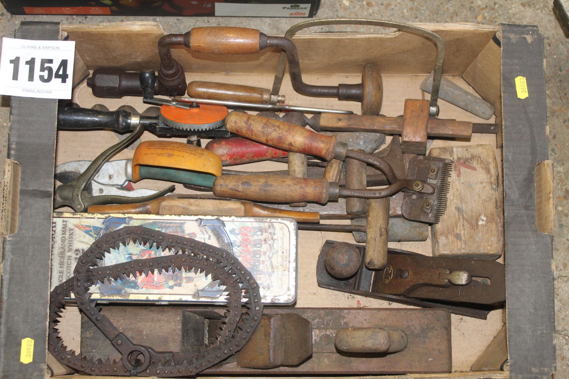 Selection of hand woodworking tools. V - Image 2 of 2