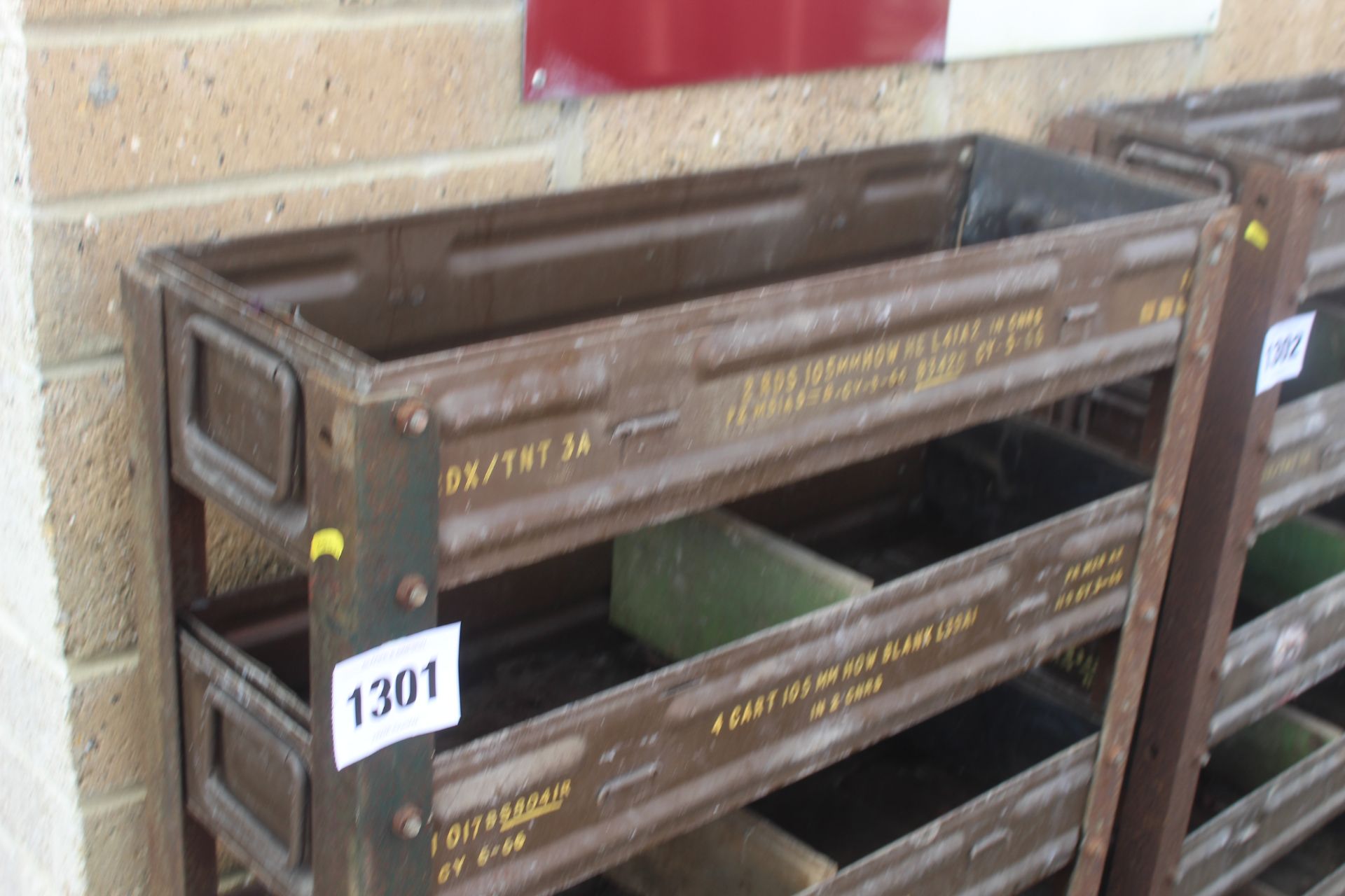 Workshop storage unit made from ammunition boxes. - Bild 2 aus 3