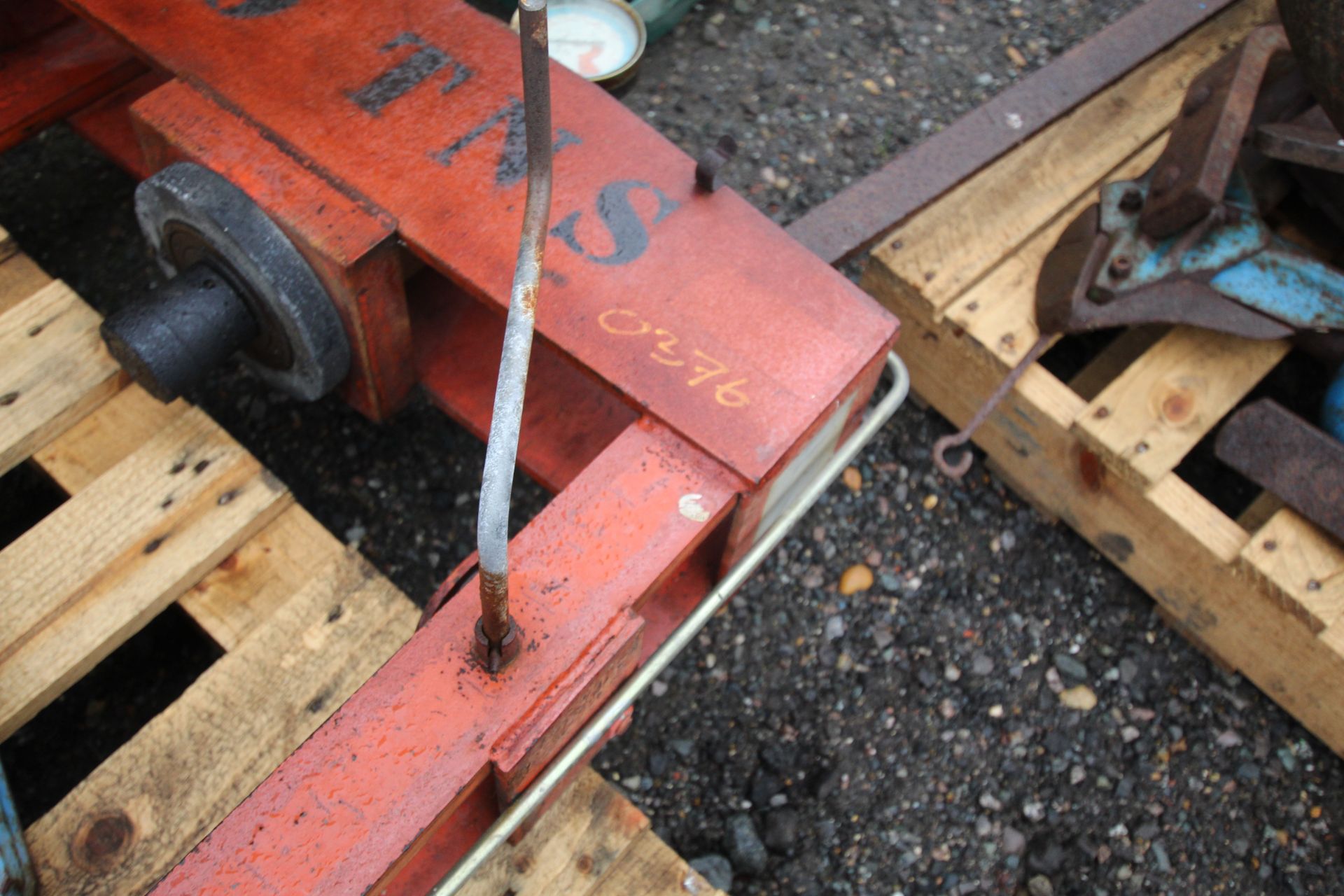 50T floor standing hydraulic press. - Image 7 of 9