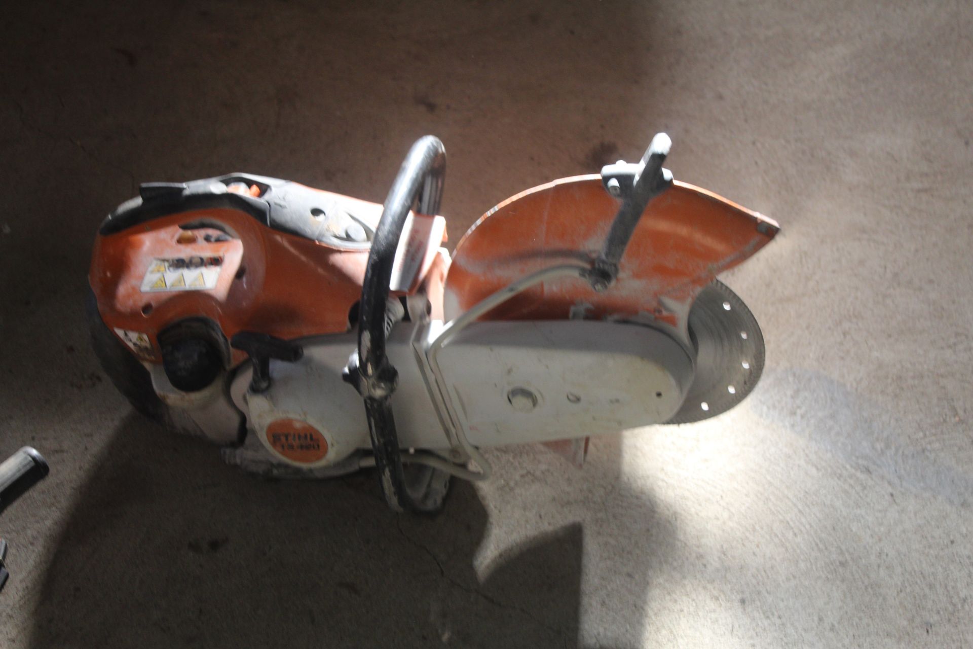 Stihl petrol disc cutter. TS 420 For sale on behalf of the Liquidators. V - Image 3 of 4