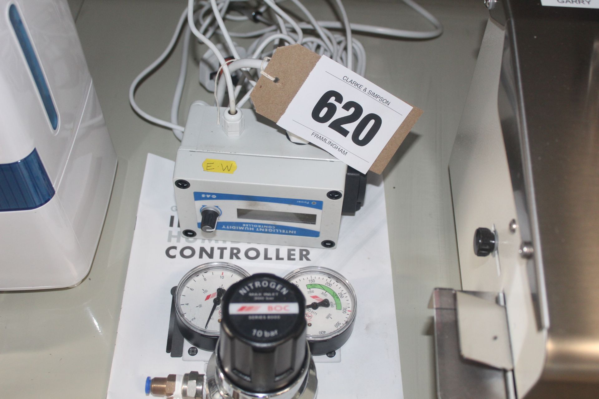 Humidity controller and 2x nitrogen regulators. V - Image 2 of 2