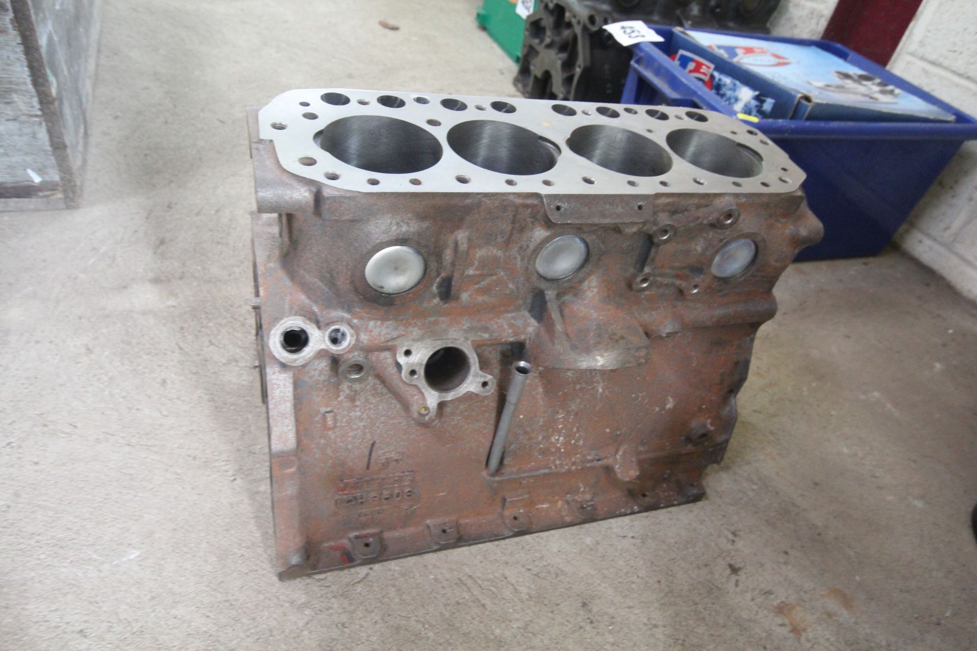 MGB 1800cc block. With various parts including pis - Image 4 of 8