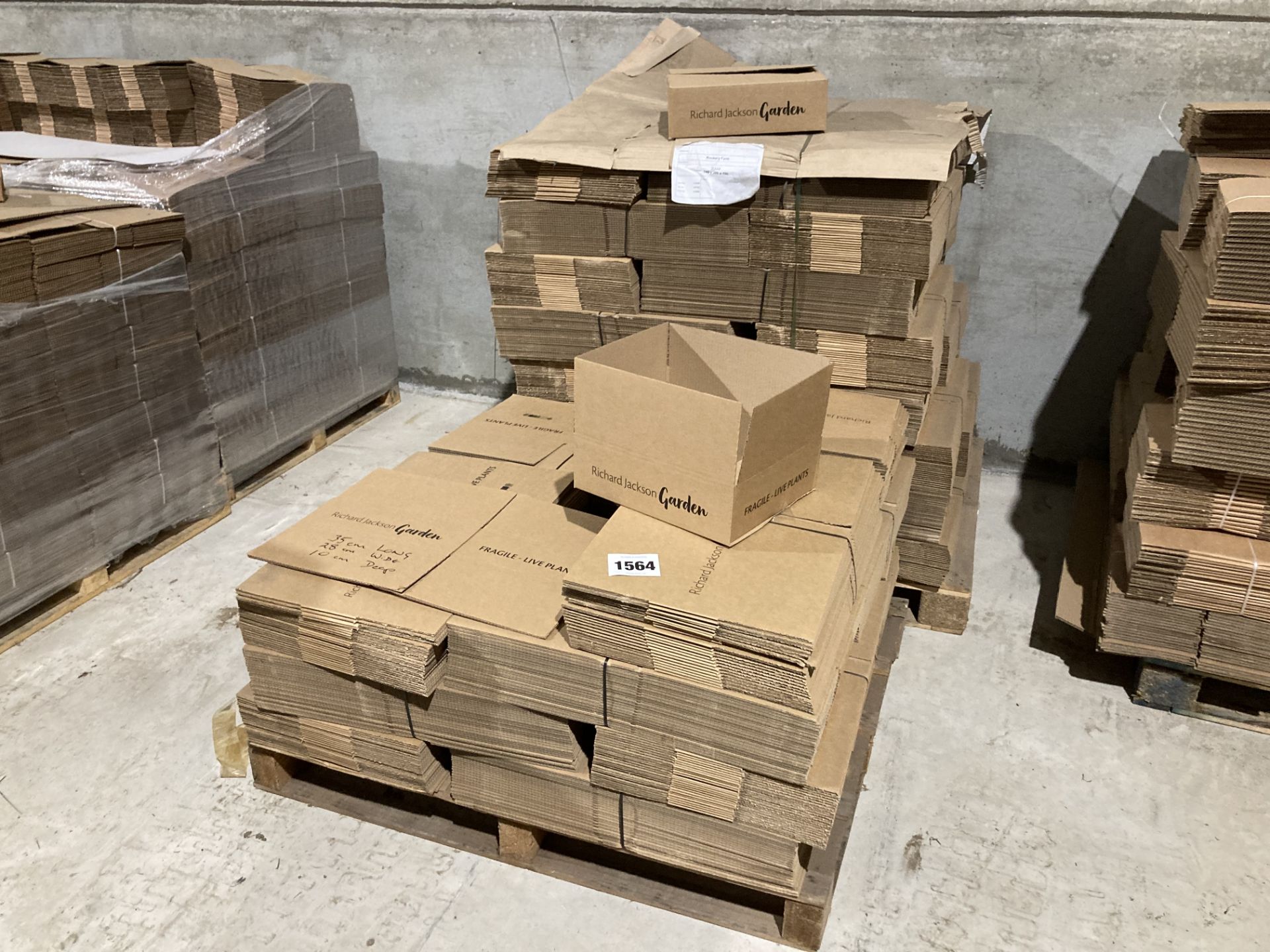 Part pallet of approx 35x28x10 single wall cardboa