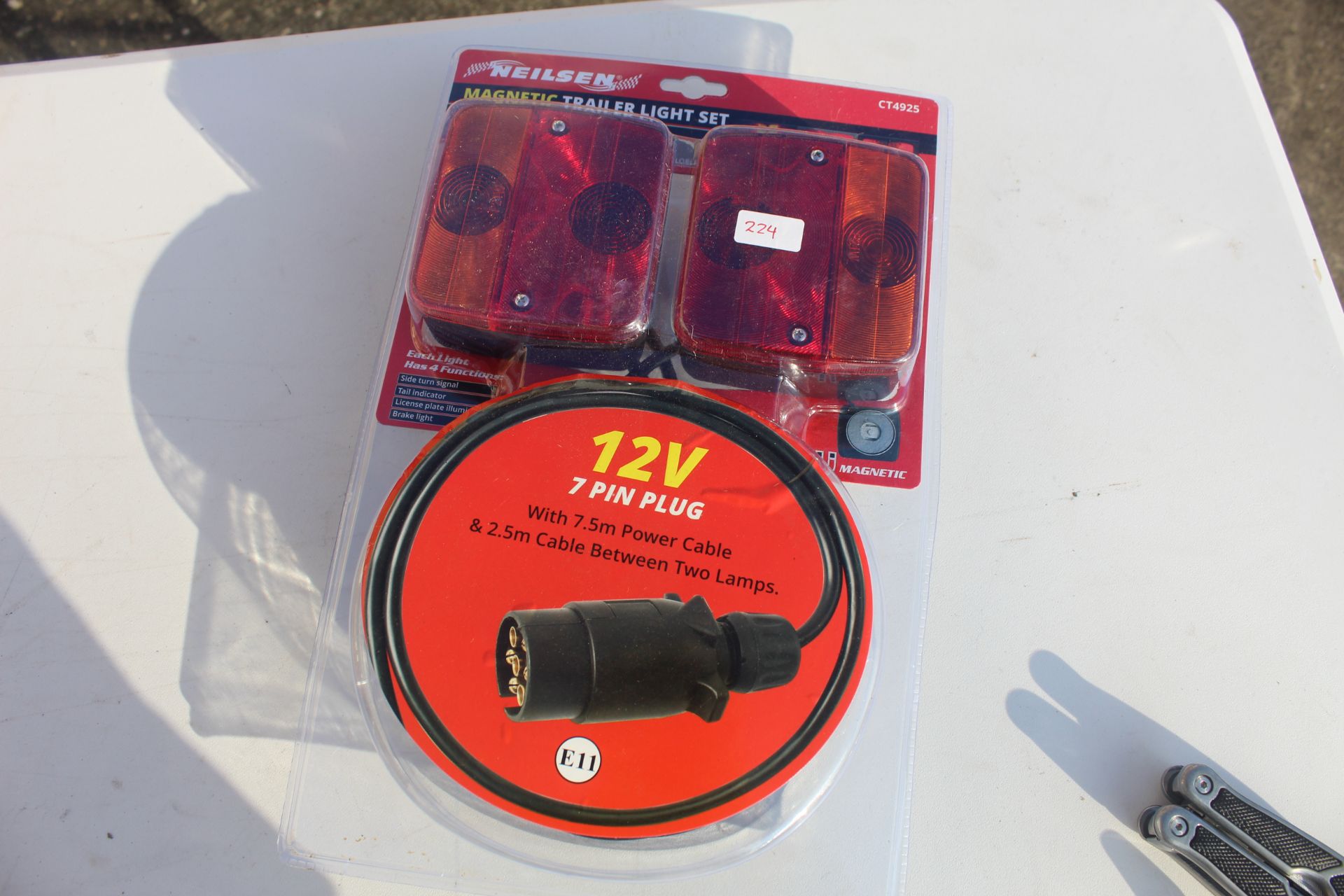 Magnetic trailer light set. V