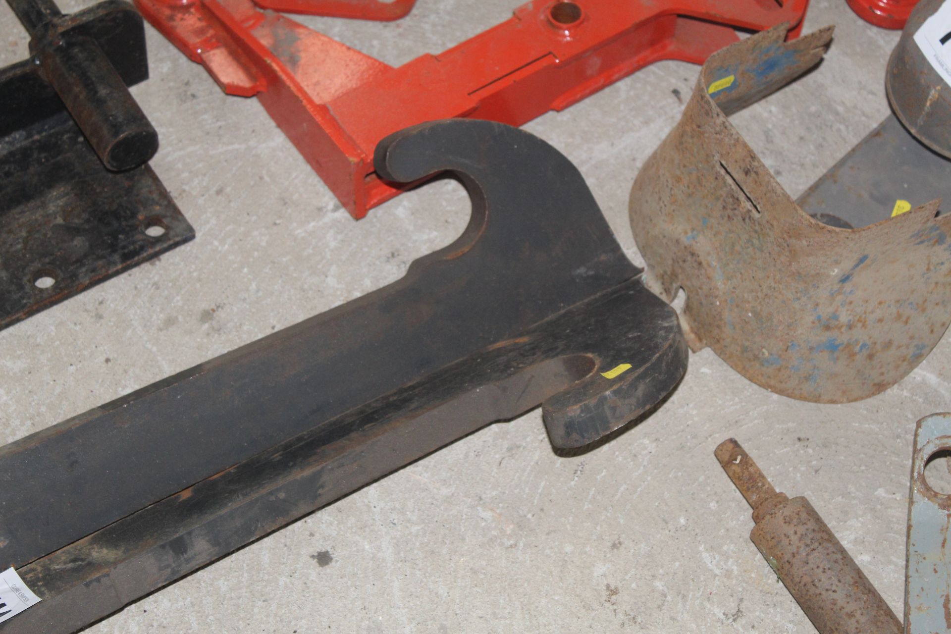 Pair of CAT loader brackets. - Image 5 of 5