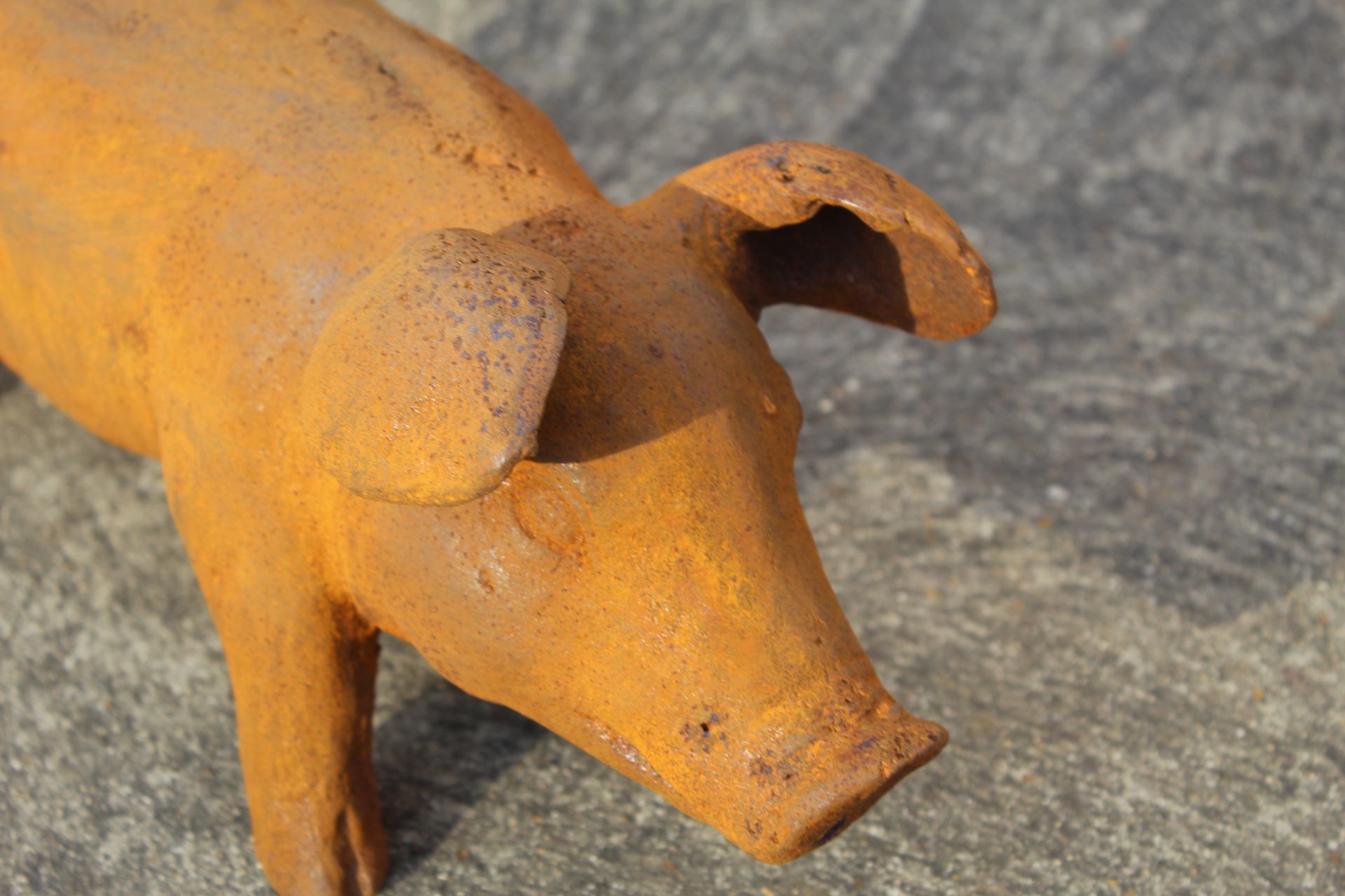 Cast iron pig. V - Image 2 of 2