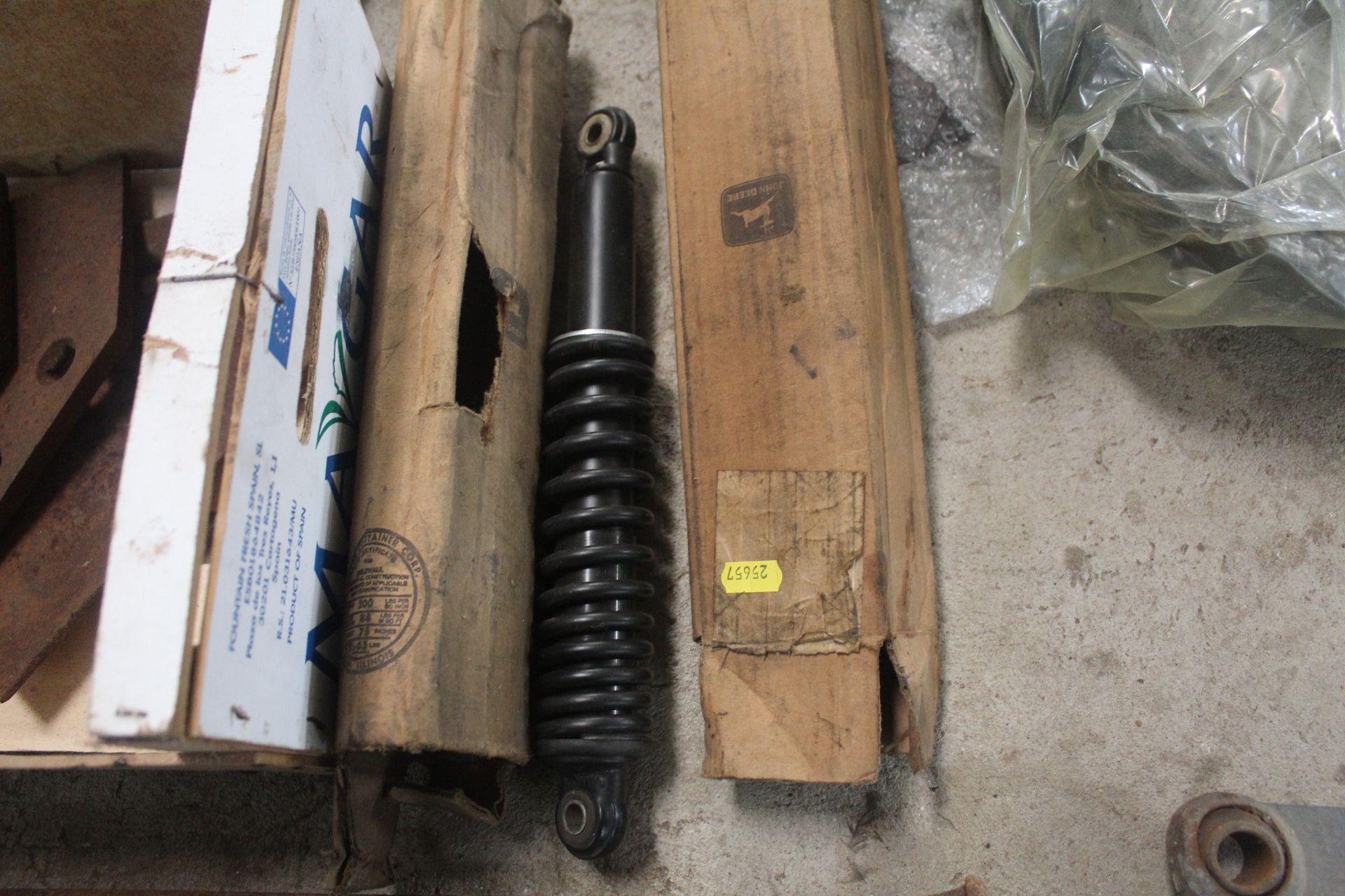 2x John Deere shock absorbers. - Image 2 of 3