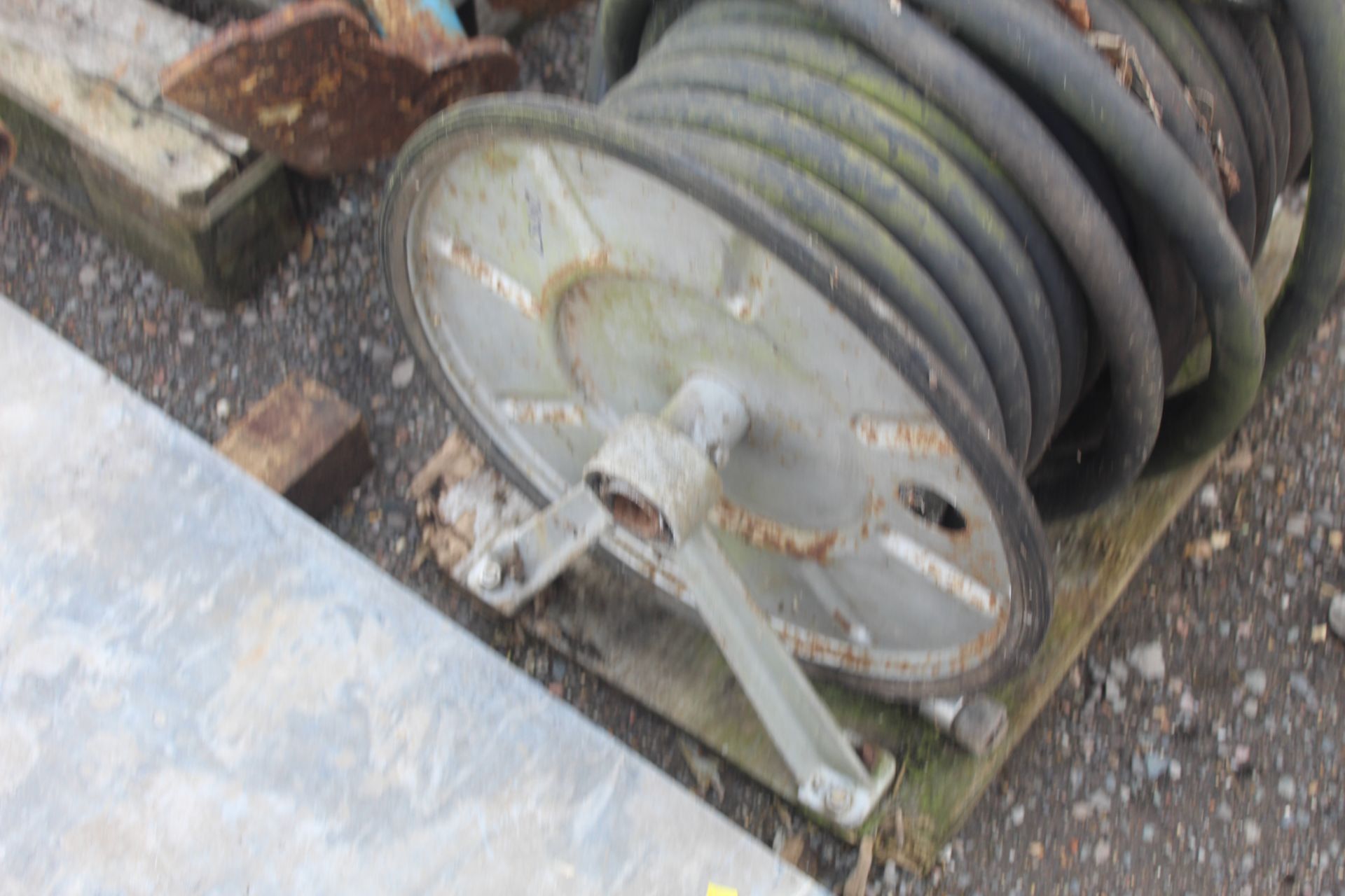 Large hose on reel. - Image 2 of 3