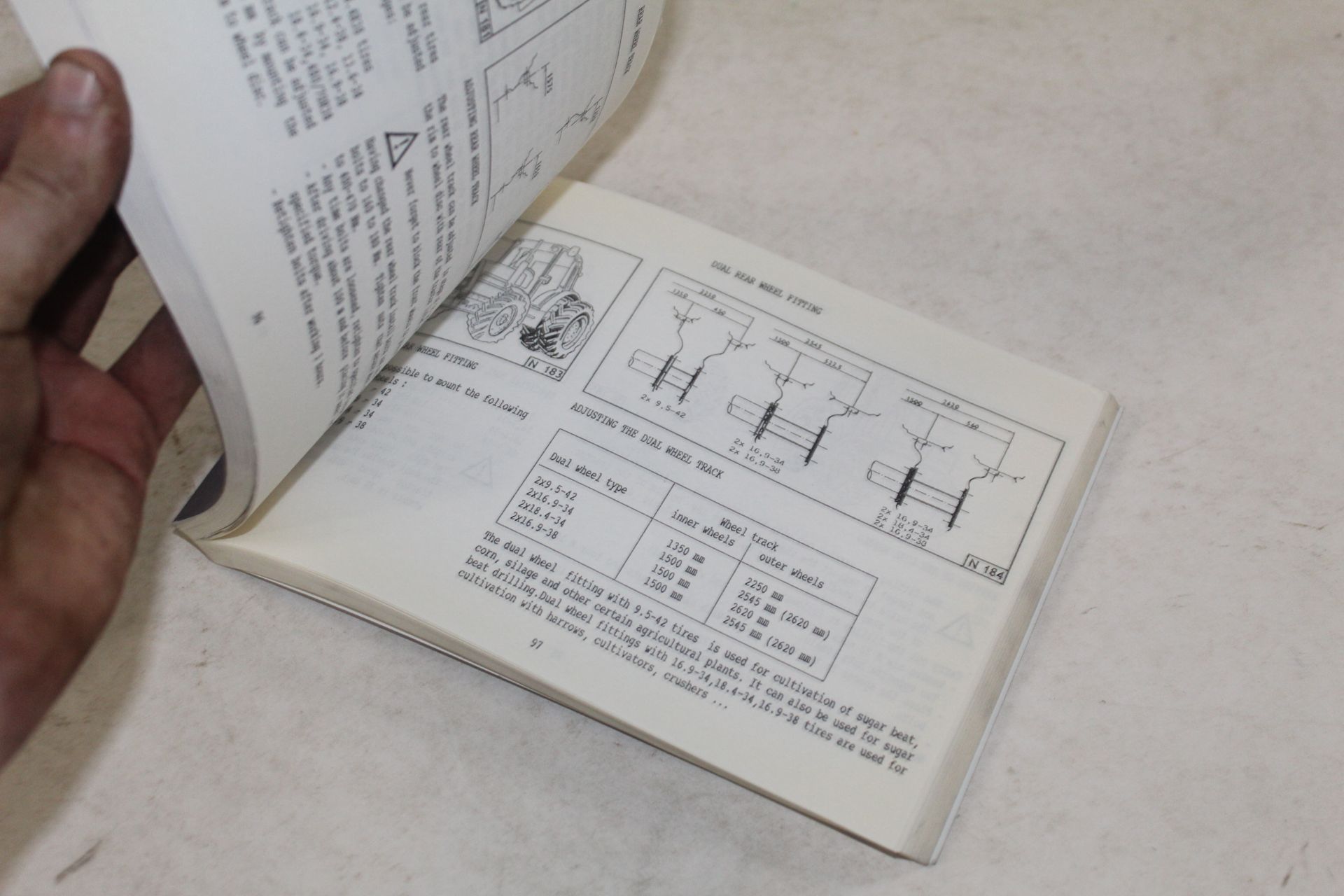 Zetor 7520-10540 Tractor Operators Manual. - Image 2 of 3