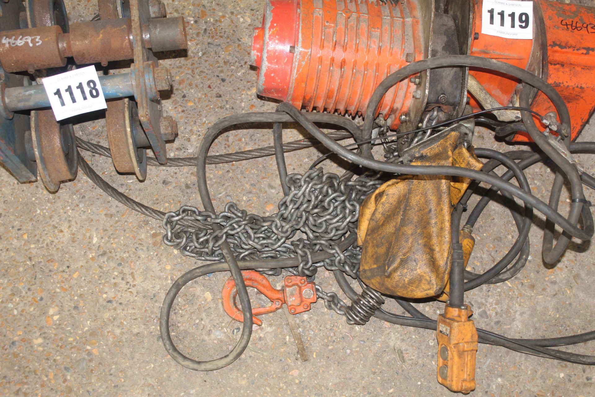 Large electric overhead winch. V - Image 2 of 7