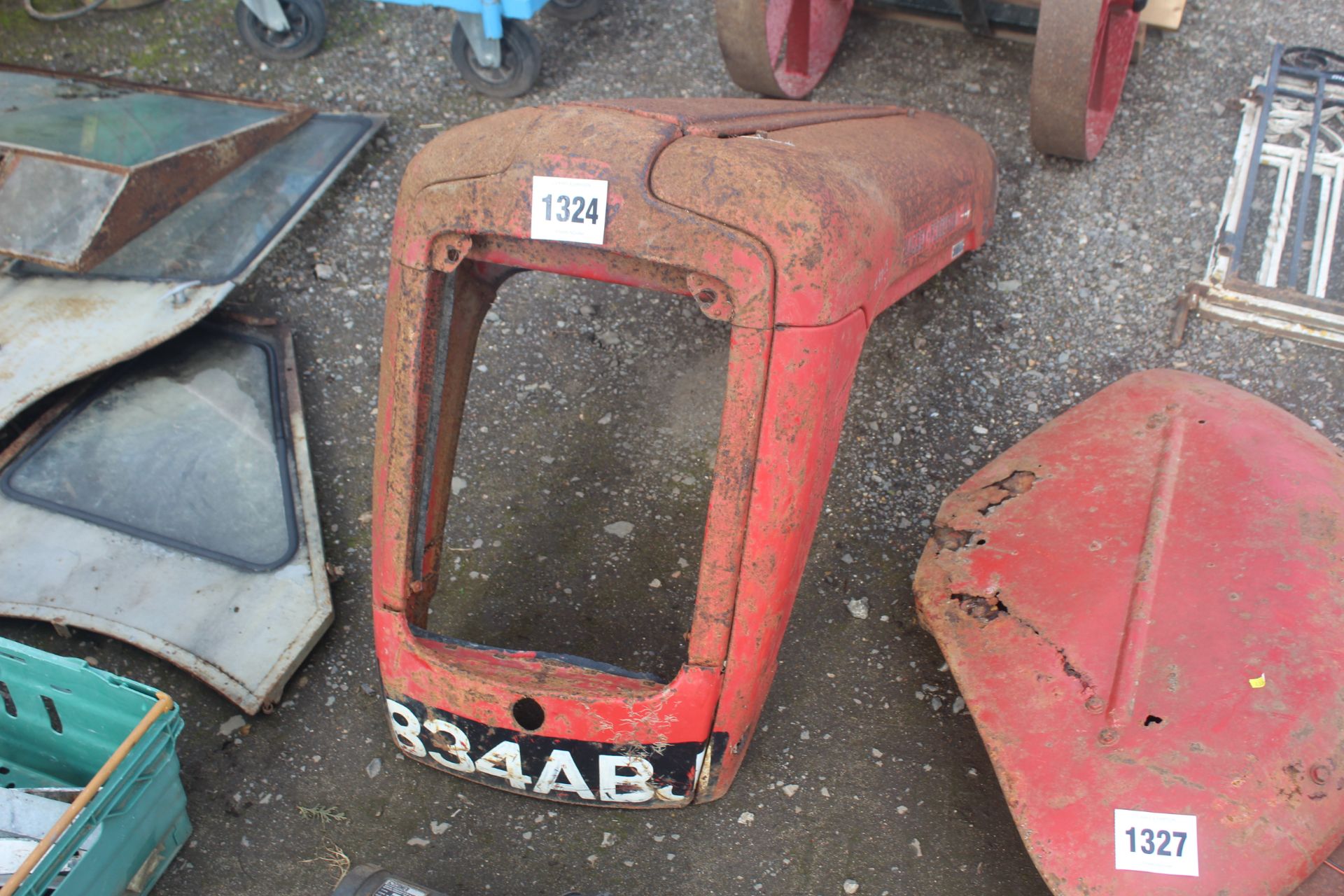 Massey Ferguson 35 bonnet. V - Image 2 of 4