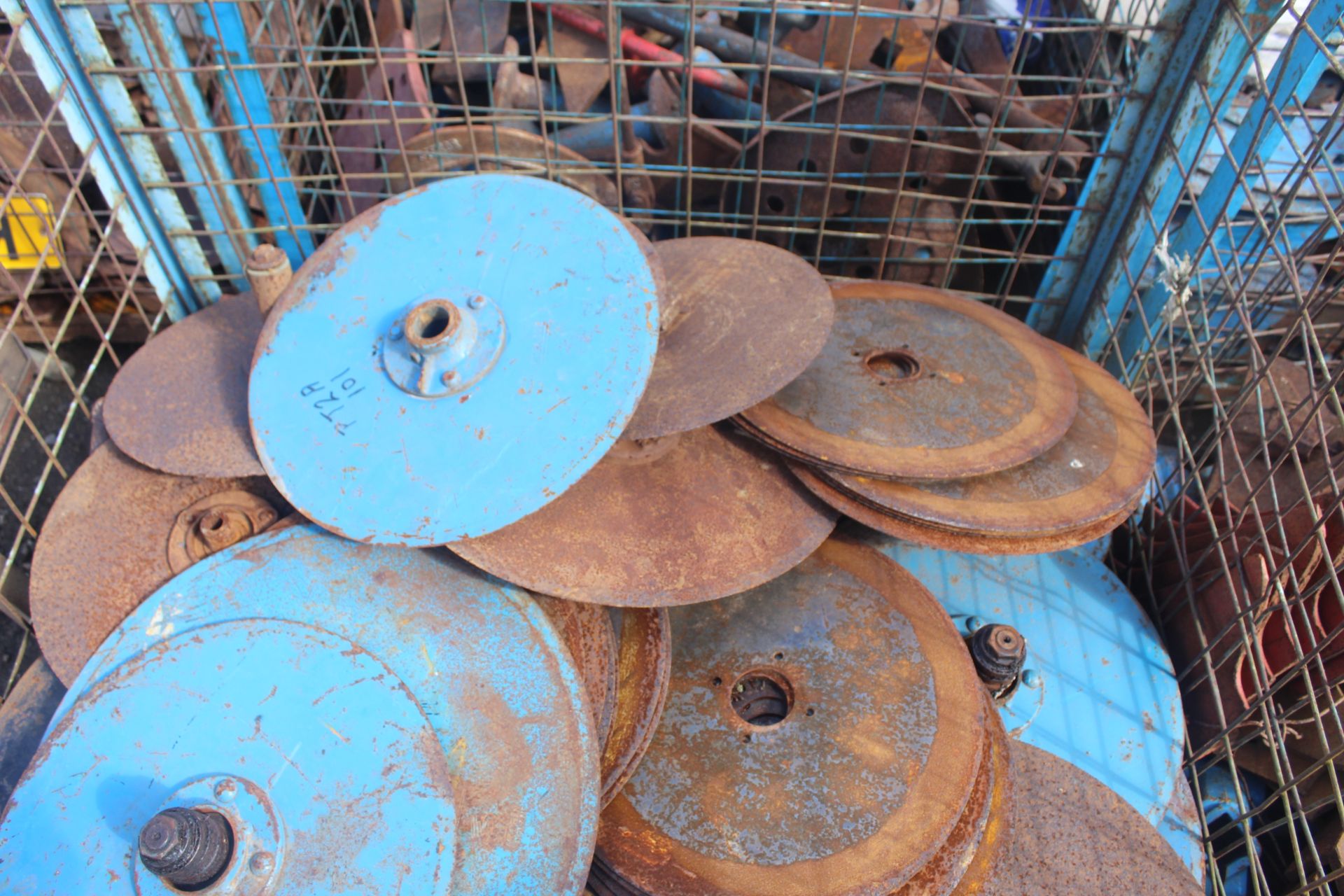 Stillage of NOS Ransomes Landsides, discs and axles. (1) - Image 3 of 3