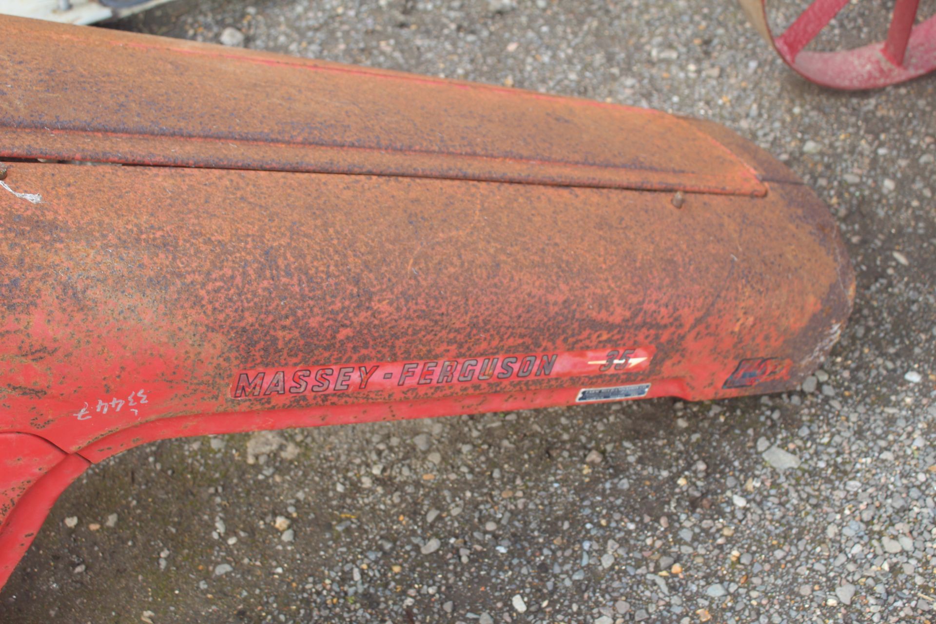 Massey Ferguson 35 bonnet. V - Image 3 of 4